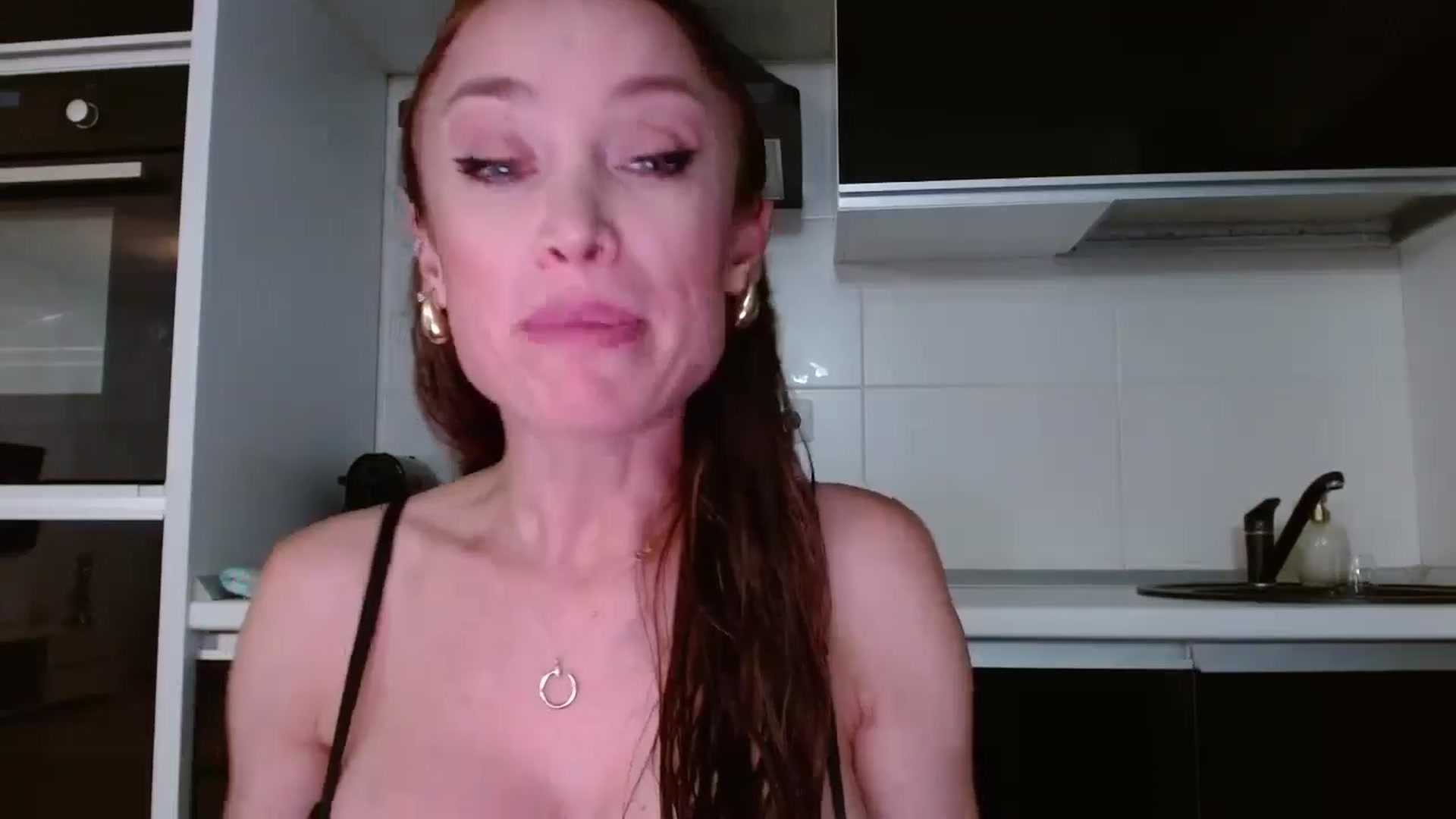Gallery image thumbnail from Anayys's myfreecams stream on, 06/19/2024, 23:00 image 10 of 20