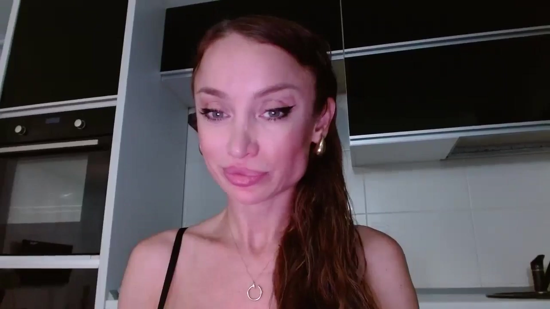 Gallery image thumbnail from Anayys's myfreecams stream on, 06/19/2024, 23:00 image 17 of 20
