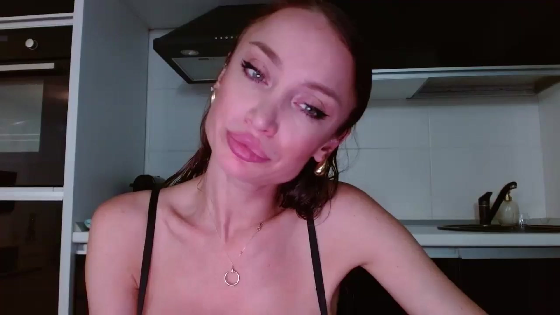 Gallery image thumbnail from Anayys's myfreecams stream on, 06/19/2024, 23:00 image 8 of 20