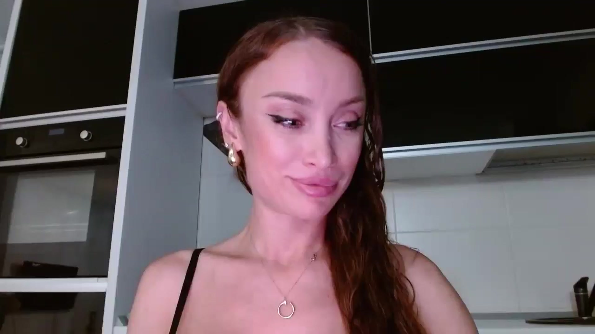Gallery image thumbnail from Anayys's myfreecams stream on, 06/19/2024, 23:00 image 18 of 20