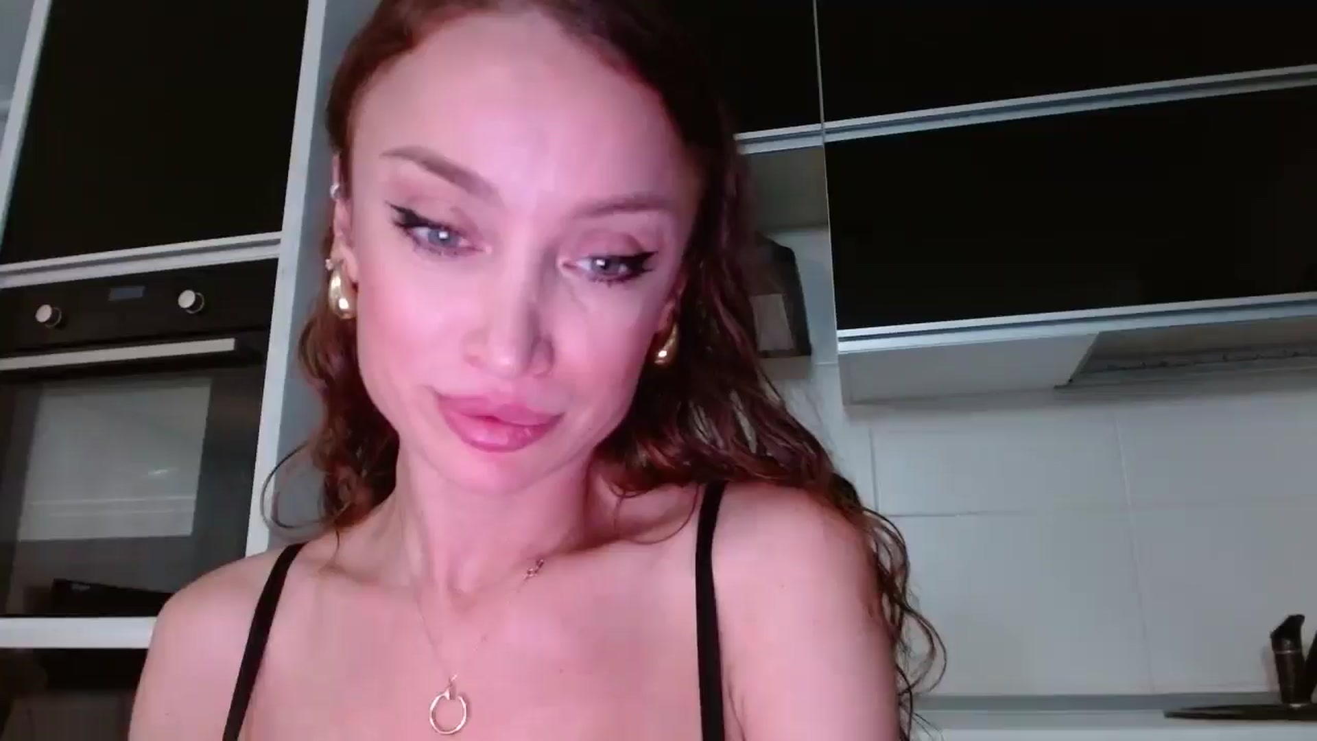 Gallery image thumbnail from Anayys's myfreecams stream on, 06/19/2024, 23:00 image 16 of 20
