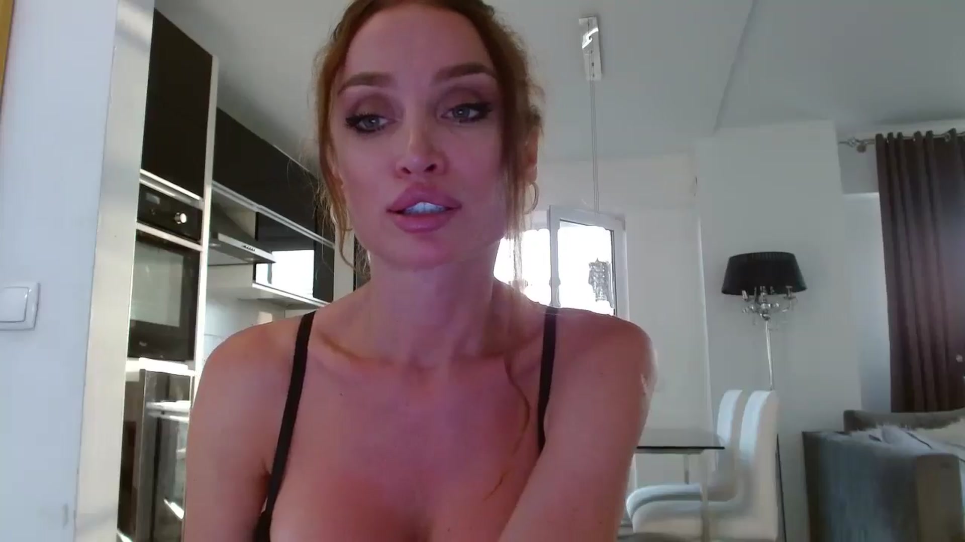Gallery image thumbnail from Anayys's myfreecams stream on, 07/01/2024, 18:00 image 5 of 20