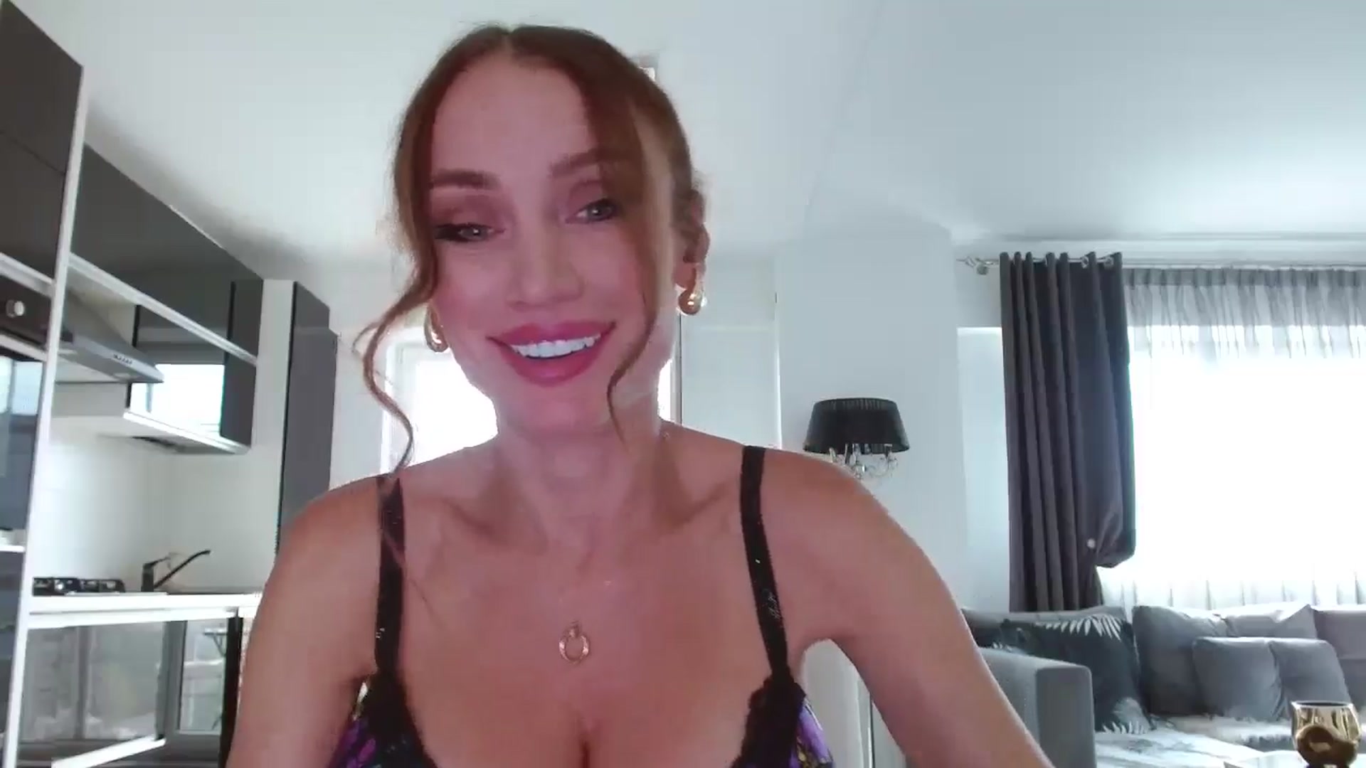 Gallery image thumbnail from Anayys's myfreecams stream on, 07/04/2024, 15:41 image 8 of 20