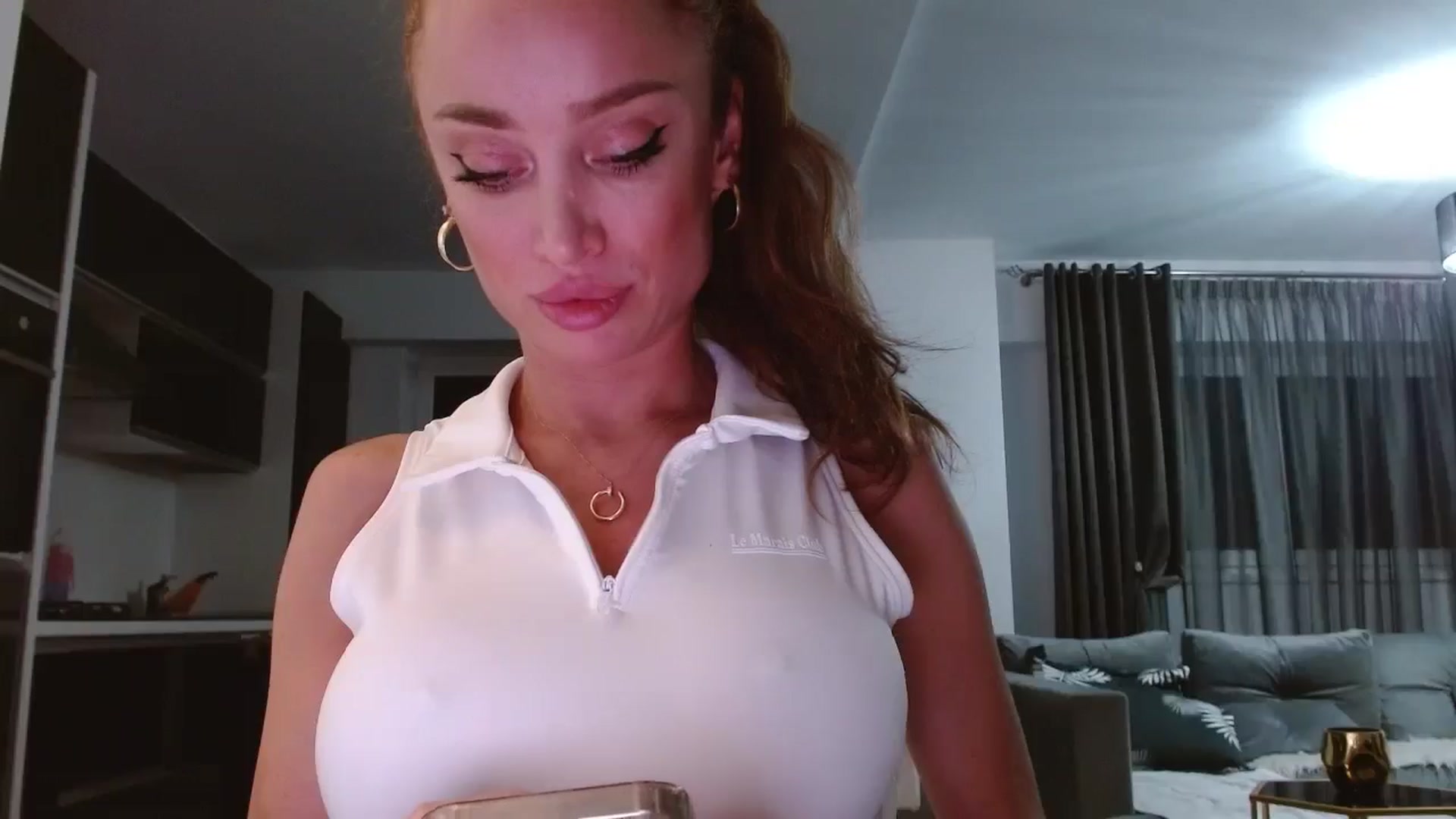 Gallery image thumbnail from Anayys's myfreecams stream on, 07/16/2024, 20:04 image 10 of 20