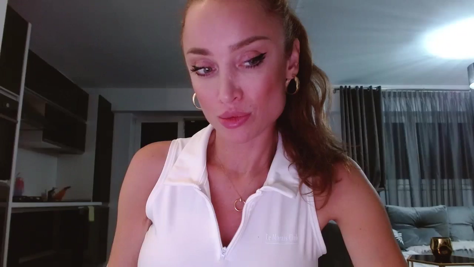 Gallery image thumbnail from Anayys's myfreecams stream on, 07/16/2024, 20:04 image 11 of 20