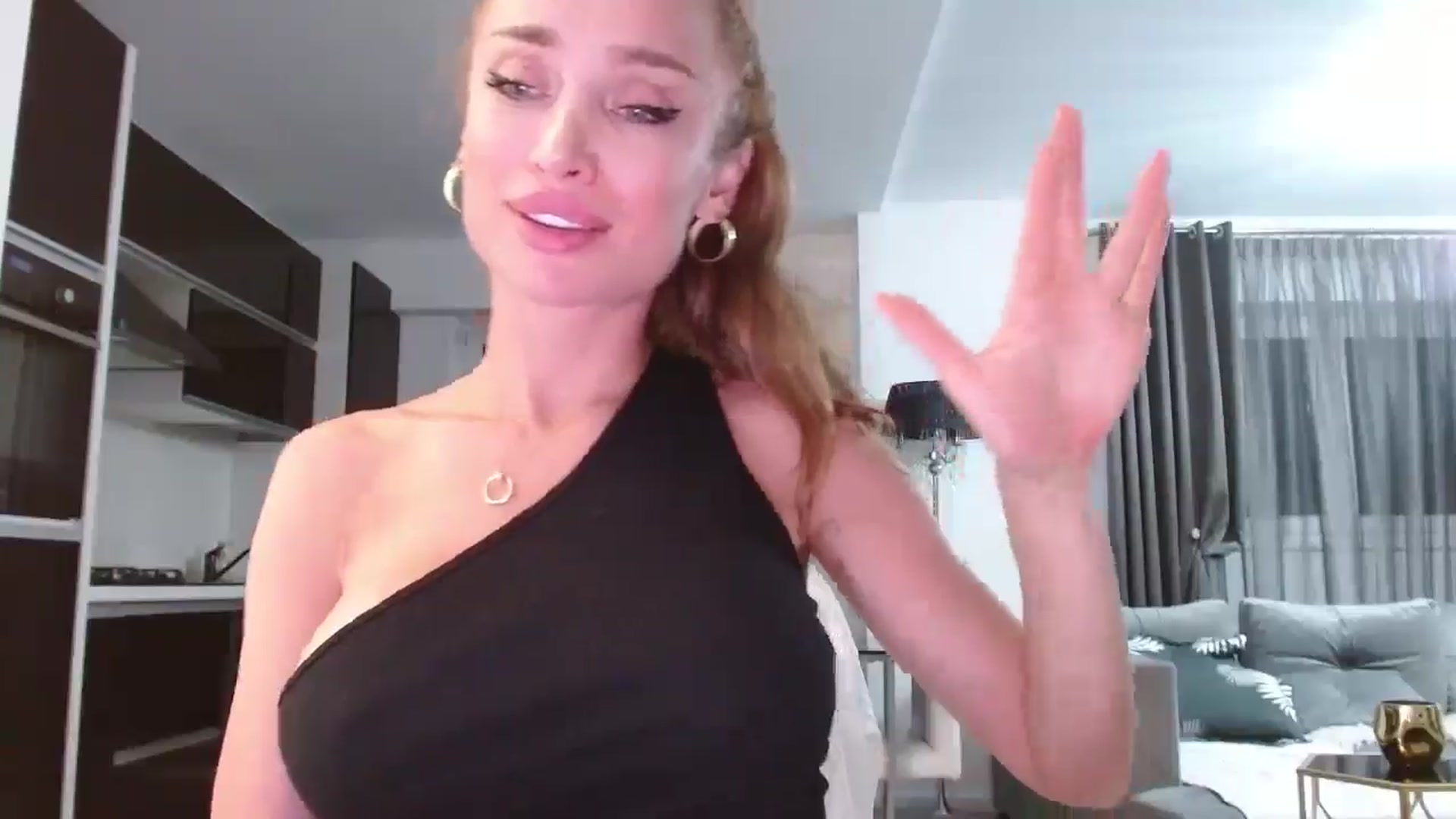 Gallery image thumbnail from Anayys's myfreecams stream on, 07/17/2024, 24:12 image 11 of 20