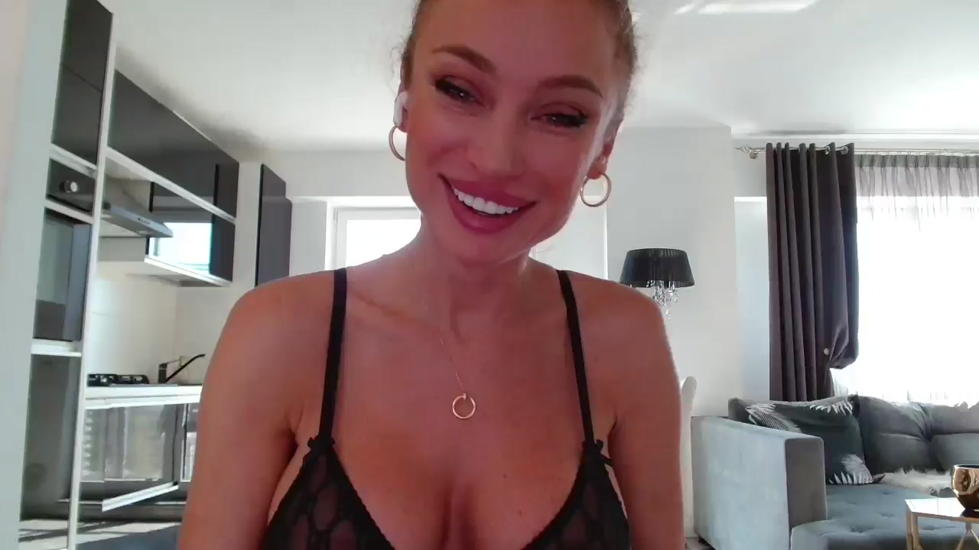 Gallery image thumbnail from Anayys's myfreecams stream on, 07/27/2024, 15:06 image 6 of 20