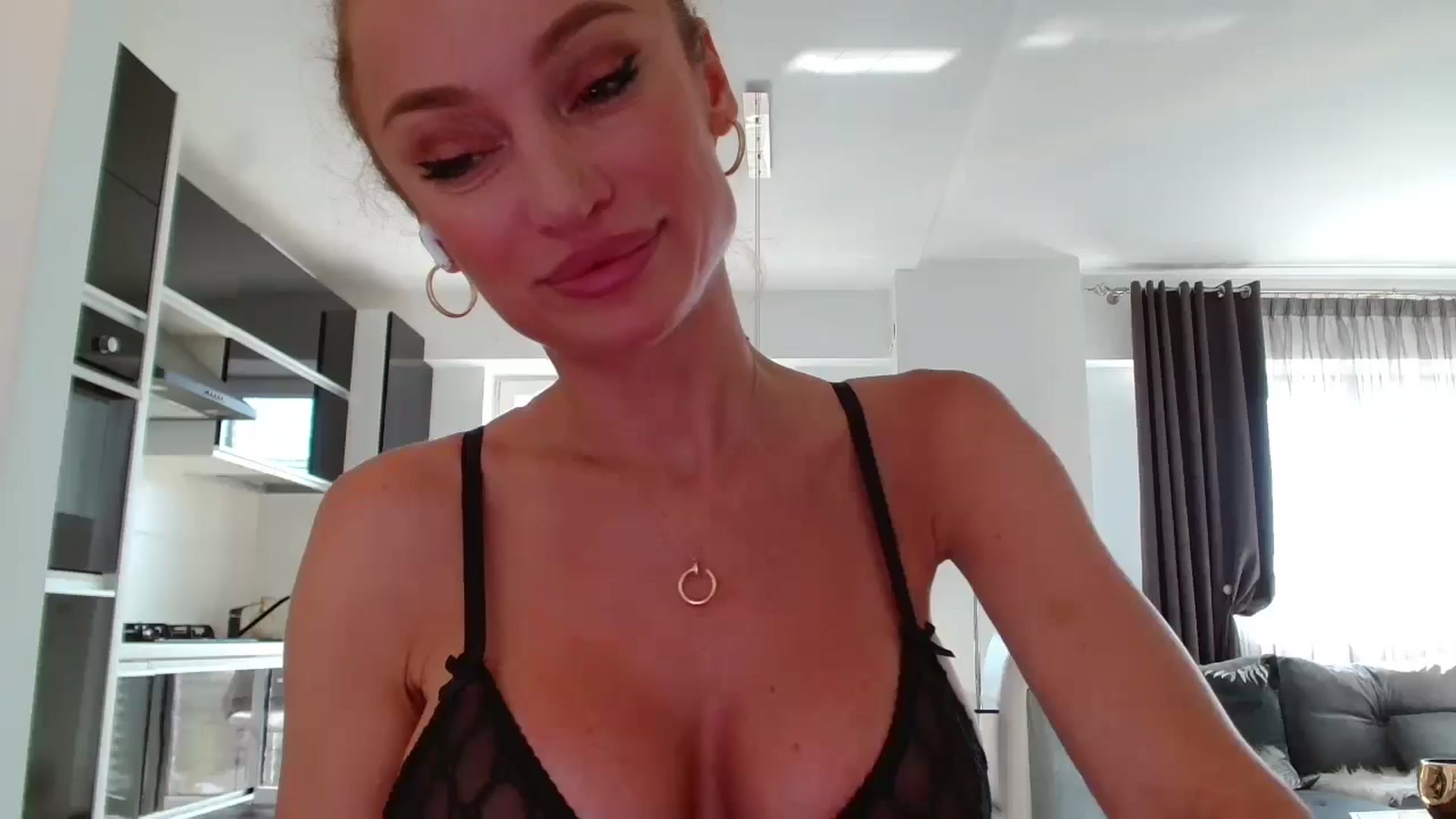 Gallery image thumbnail from Anayys's myfreecams stream on, 07/27/2024, 15:06 image 9 of 20