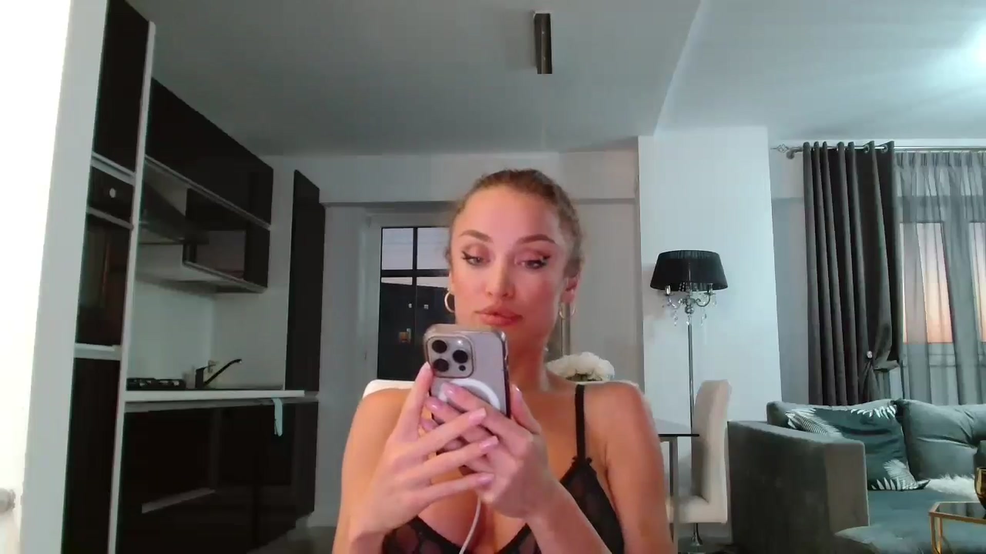 Gallery image thumbnail from Anayys's myfreecams stream on, 07/27/2024, 18:20 image 17 of 20