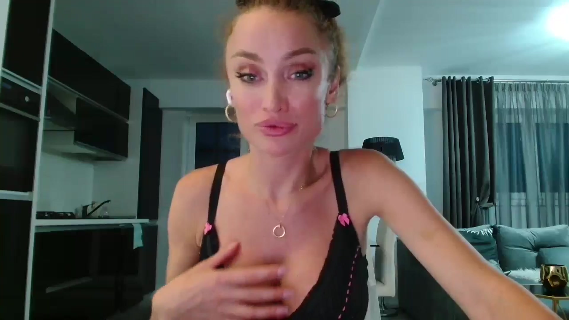 Gallery image thumbnail from Anayys's myfreecams stream on, 07/28/2024, 02:53 image 2 of 20