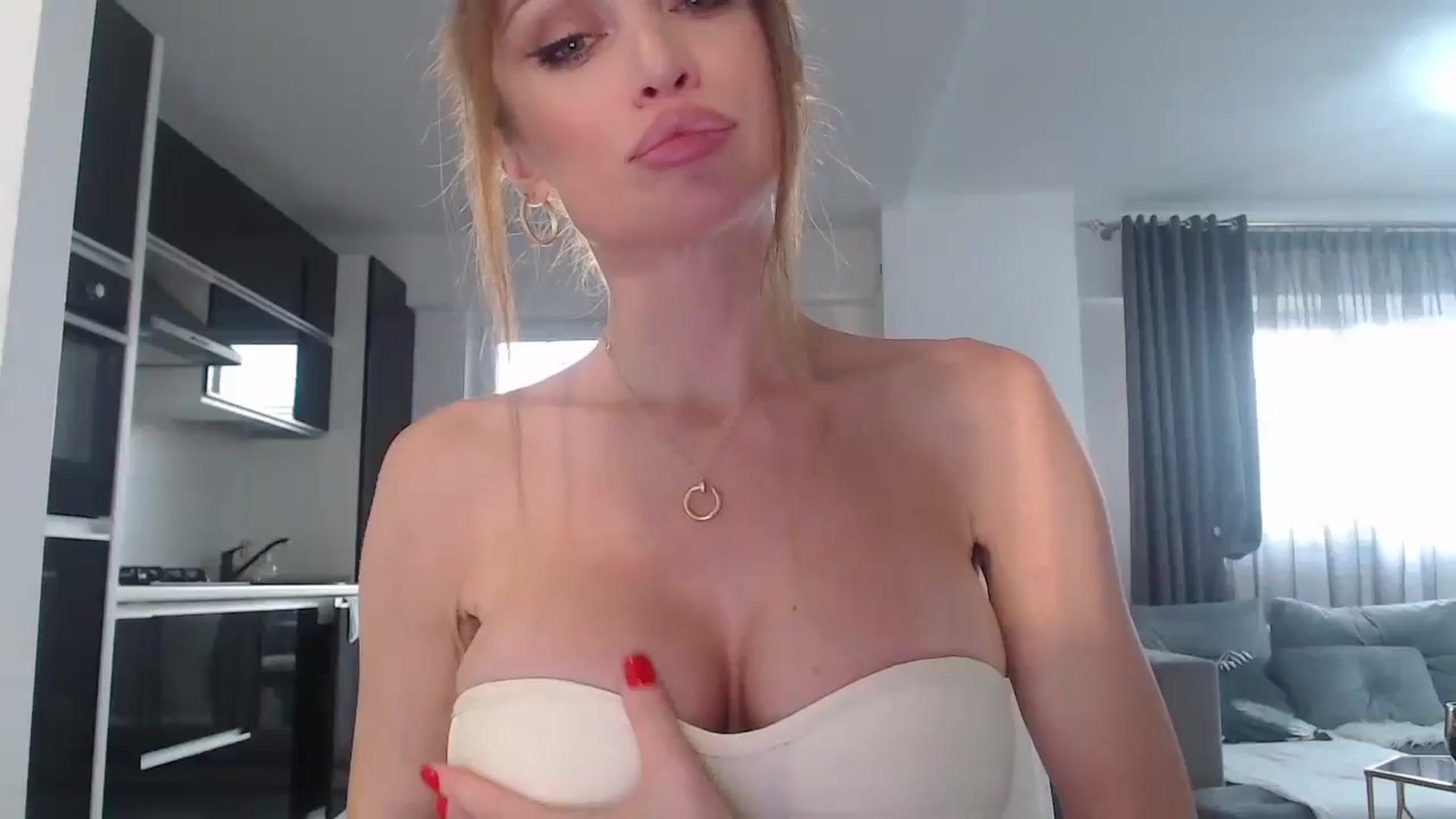 Gallery image thumbnail from Anayys's myfreecams stream on, 08/09/2024, 16:46 image 6 of 20