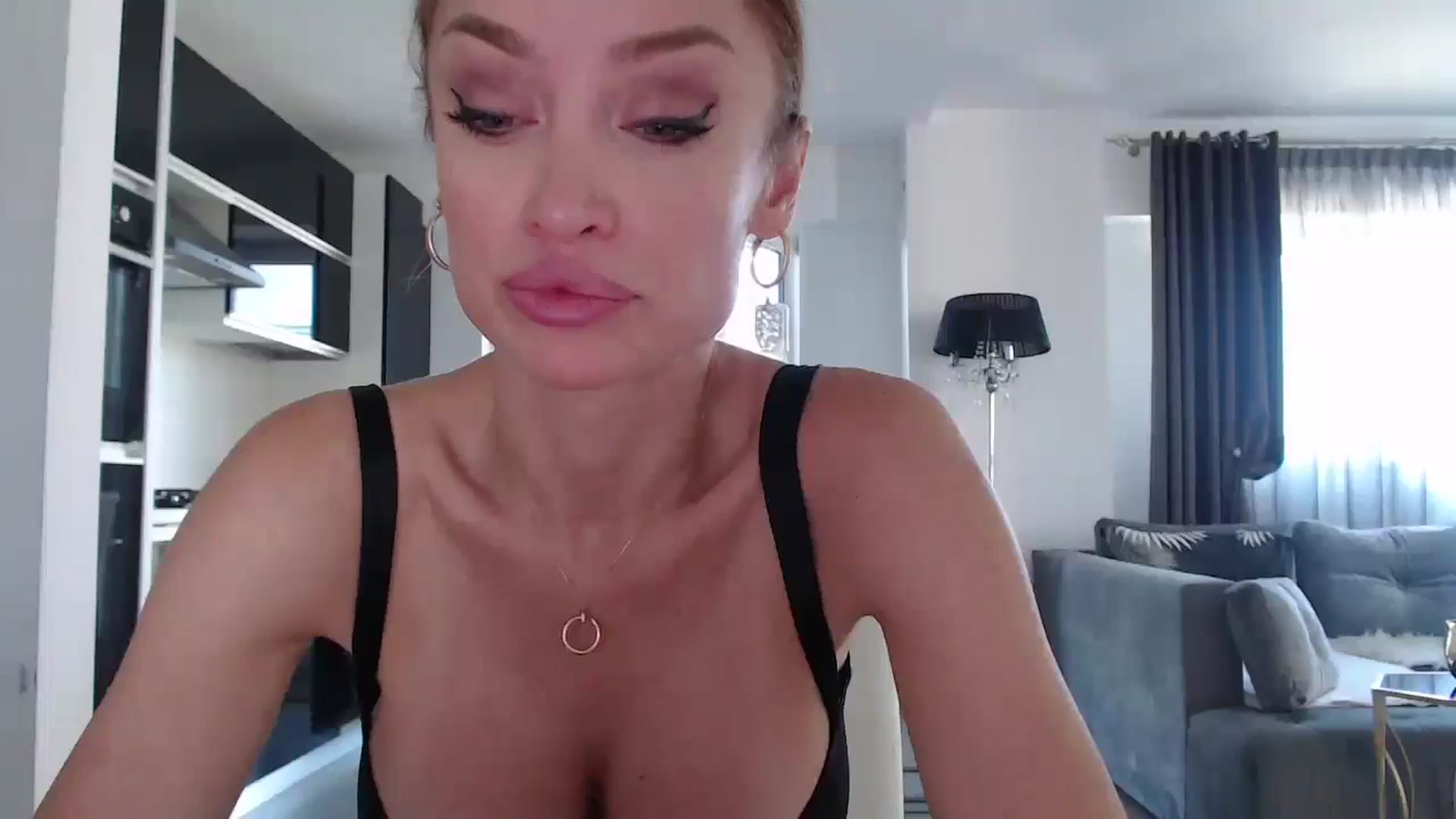 Gallery image thumbnail from Anayys's myfreecams stream on, 08/11/2024, 09:31 image 8 of 20