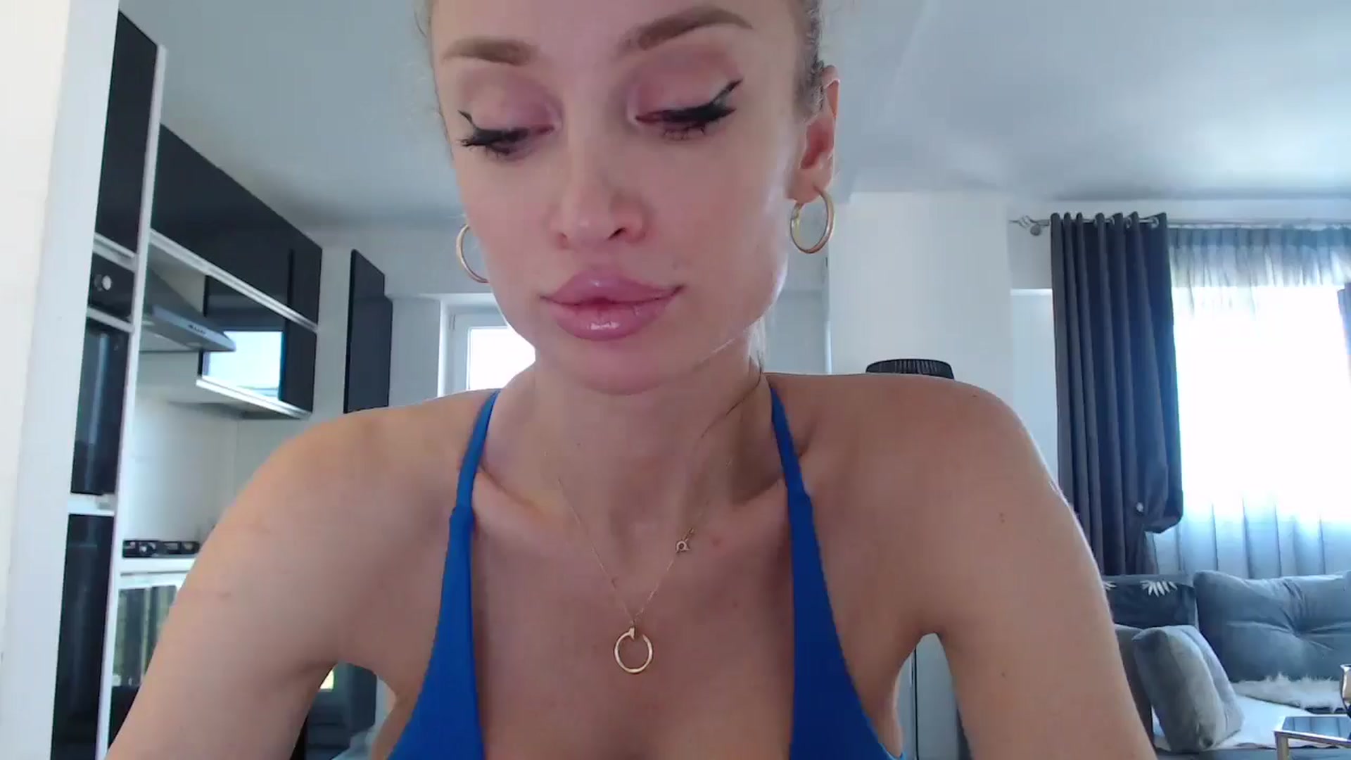 Gallery image thumbnail from Anayys's myfreecams stream on, 08/12/2024, 09:45 image 3 of 20