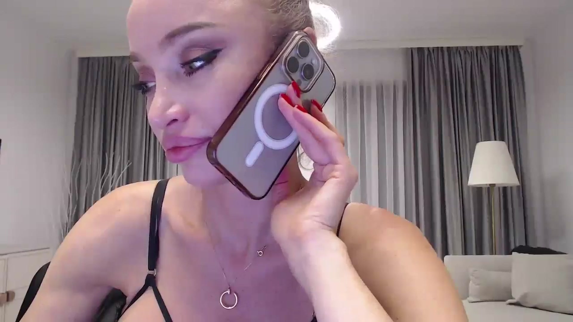 Gallery image thumbnail from Anayys's myfreecams stream on, 08/20/2024, 20:28 image 16 of 20