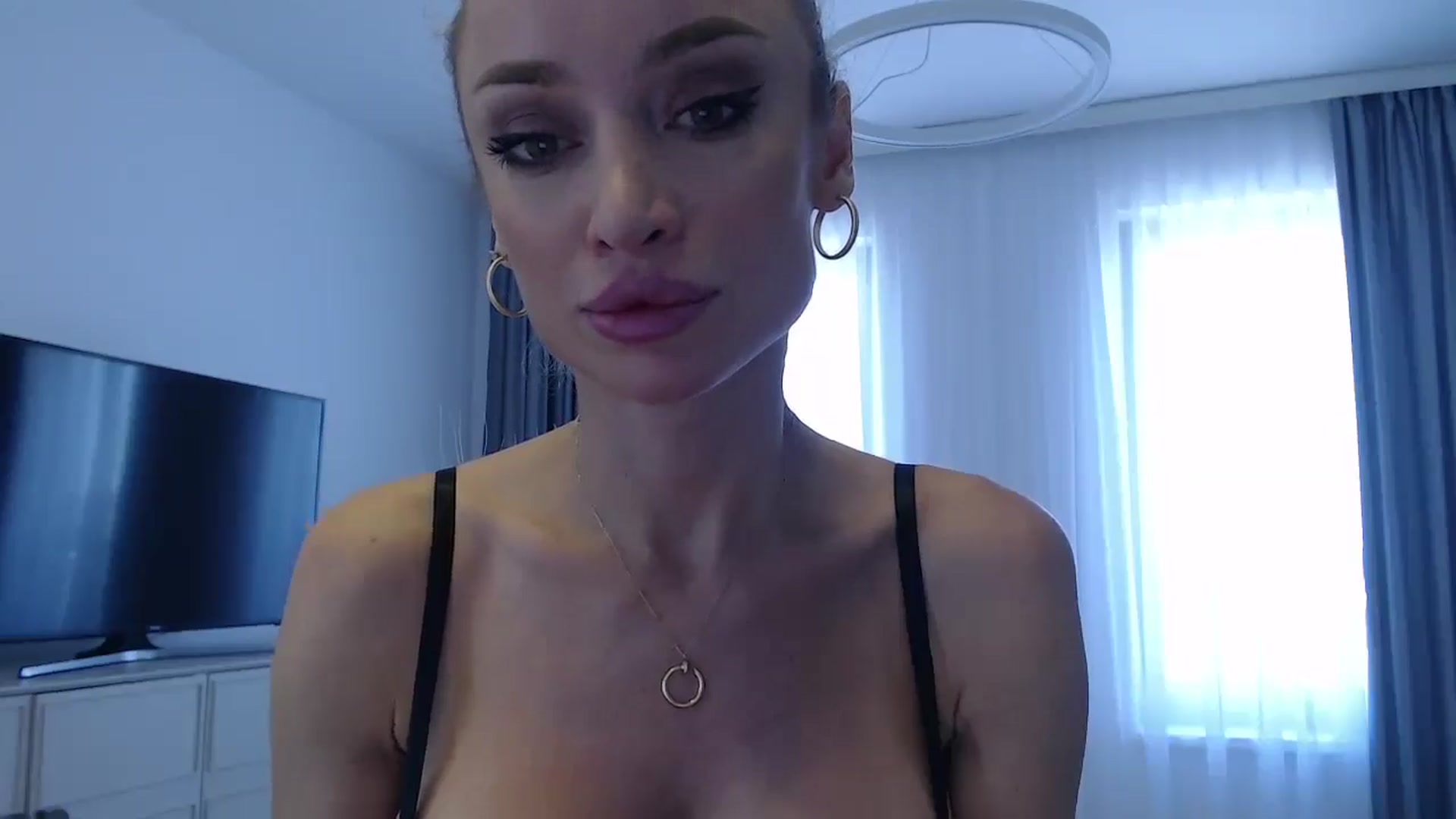 Gallery image thumbnail from Anayys's myfreecams stream on, 08/24/2024, 10:54 image 4 of 20