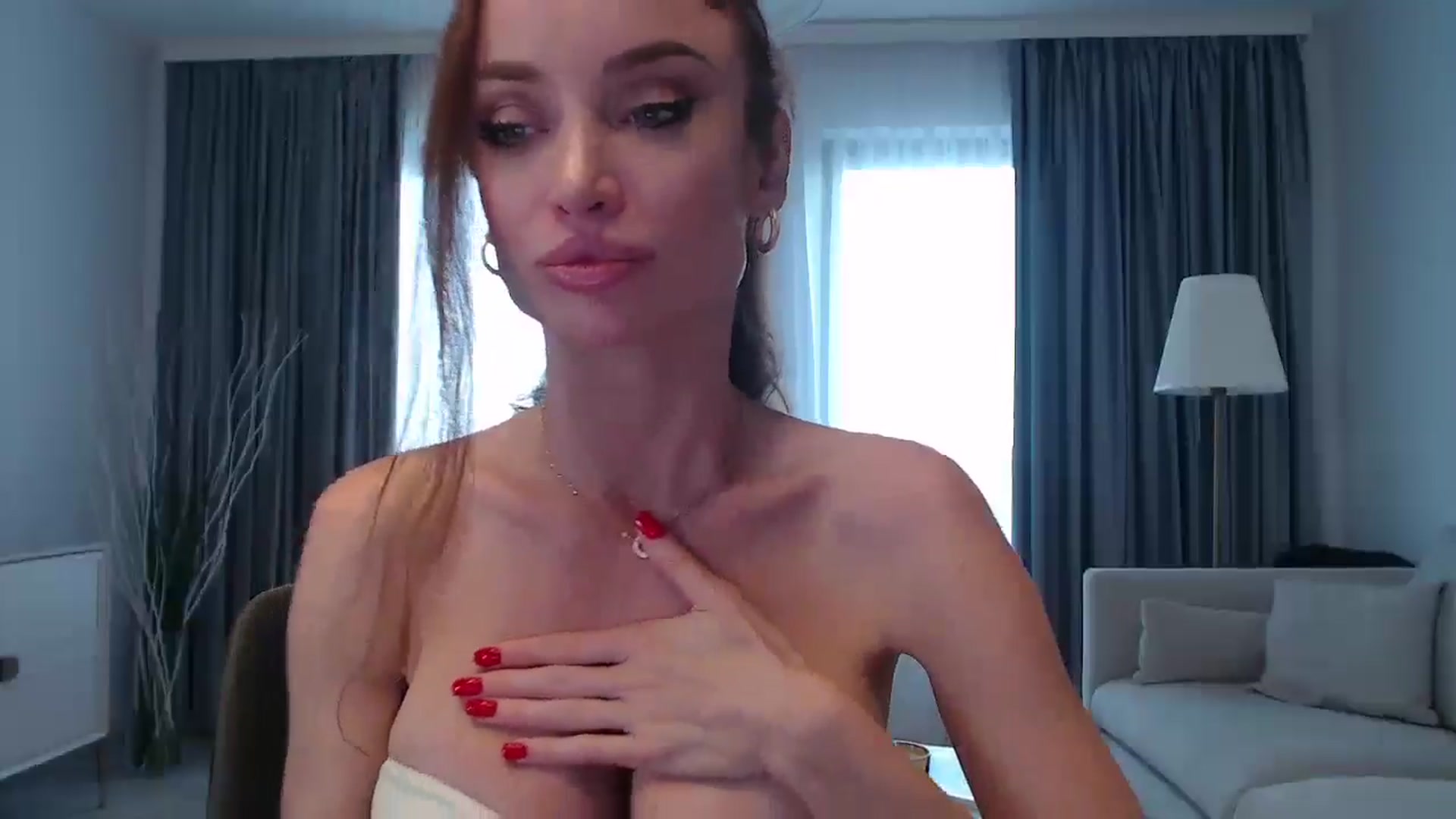 Gallery image thumbnail from Anayys's myfreecams stream on, 08/27/2024, 13:03 image 19 of 20