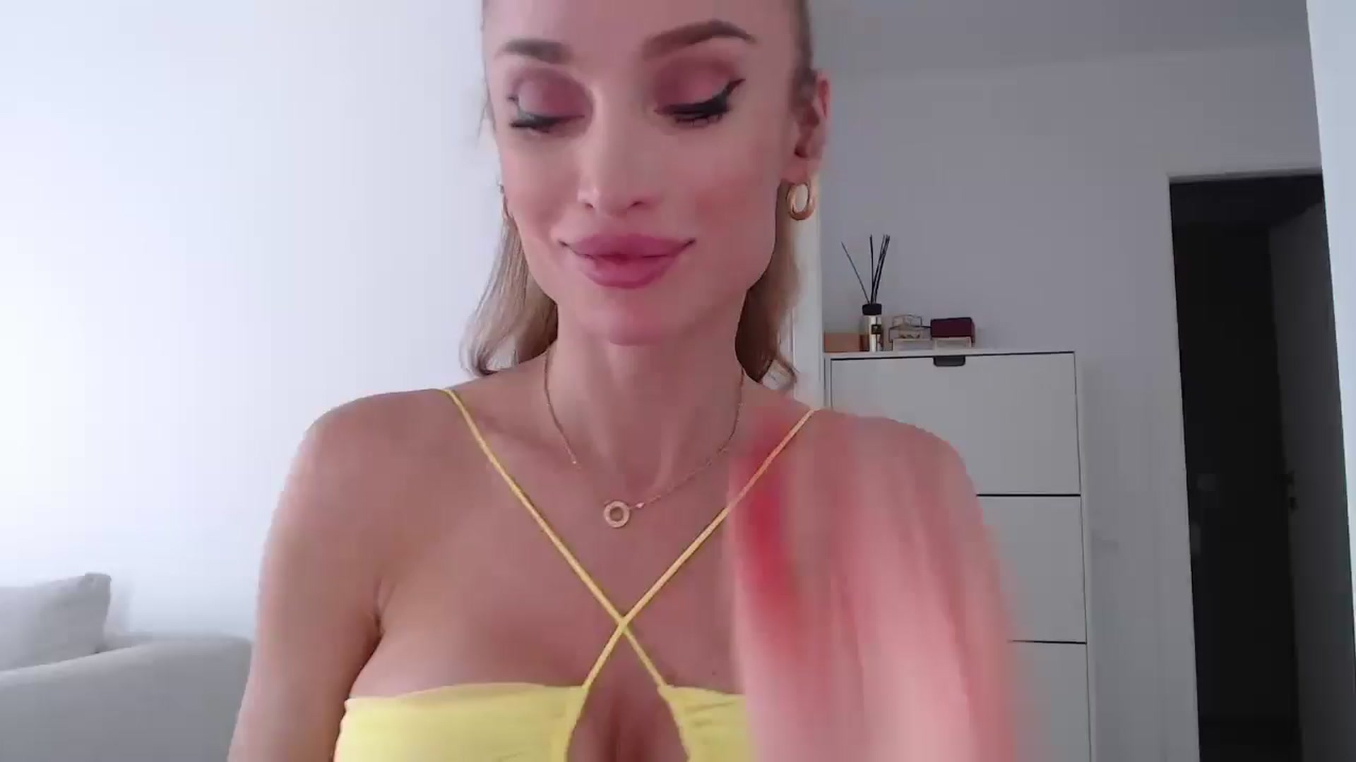 Gallery image thumbnail from Anayys's myfreecams stream on, 08/29/2024, 13:55 image 1 of 20