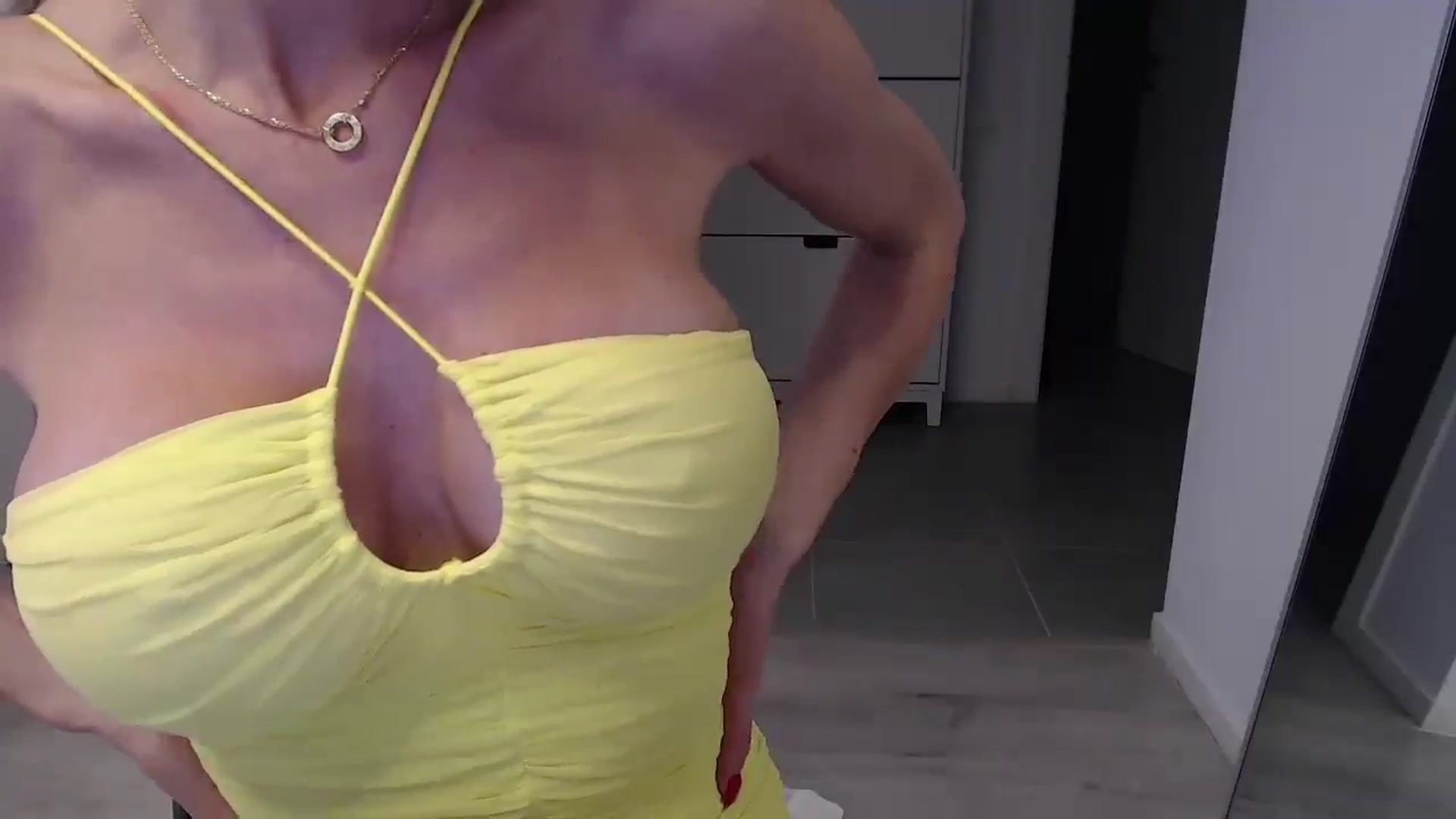 Gallery image thumbnail from Anayys's myfreecams stream on, 08/29/2024, 16:34 image 14 of 20