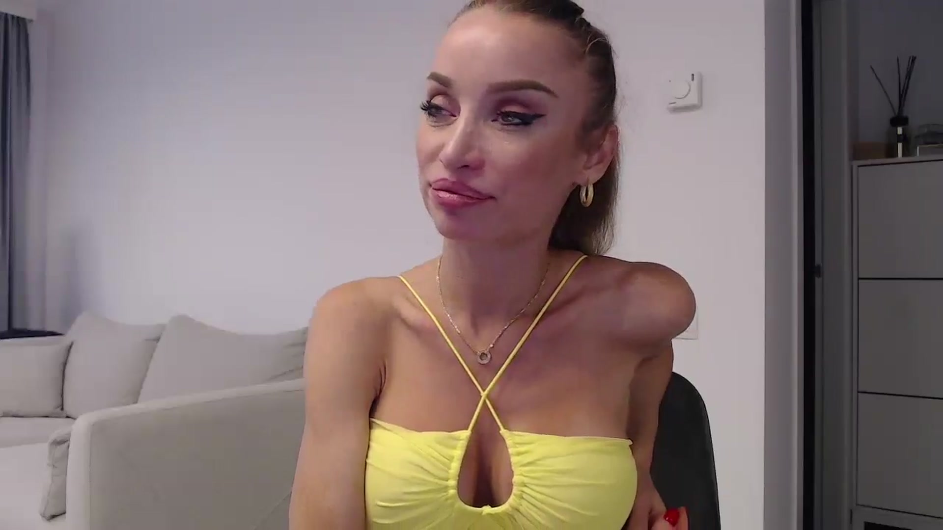 Gallery image thumbnail from Anayys's myfreecams stream on, 08/29/2024, 17:06 image 4 of 20