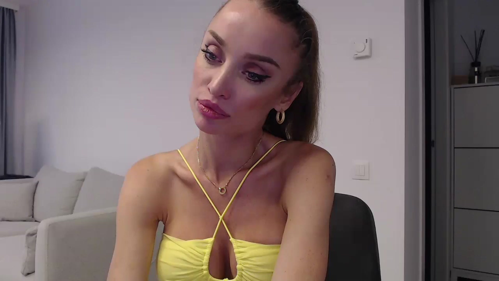 Gallery image thumbnail from Anayys's myfreecams stream on, 08/29/2024, 17:06 image 5 of 20