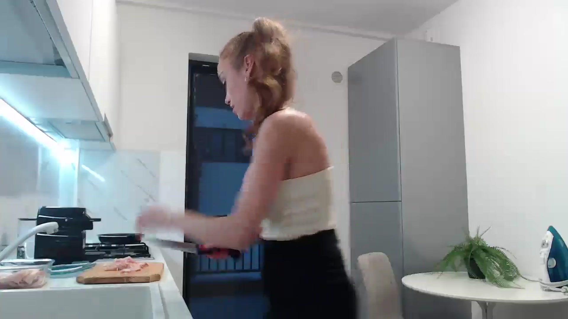 Gallery image thumbnail from Anayys's myfreecams stream on, 08/31/2024, 17:04 image 14 of 20
