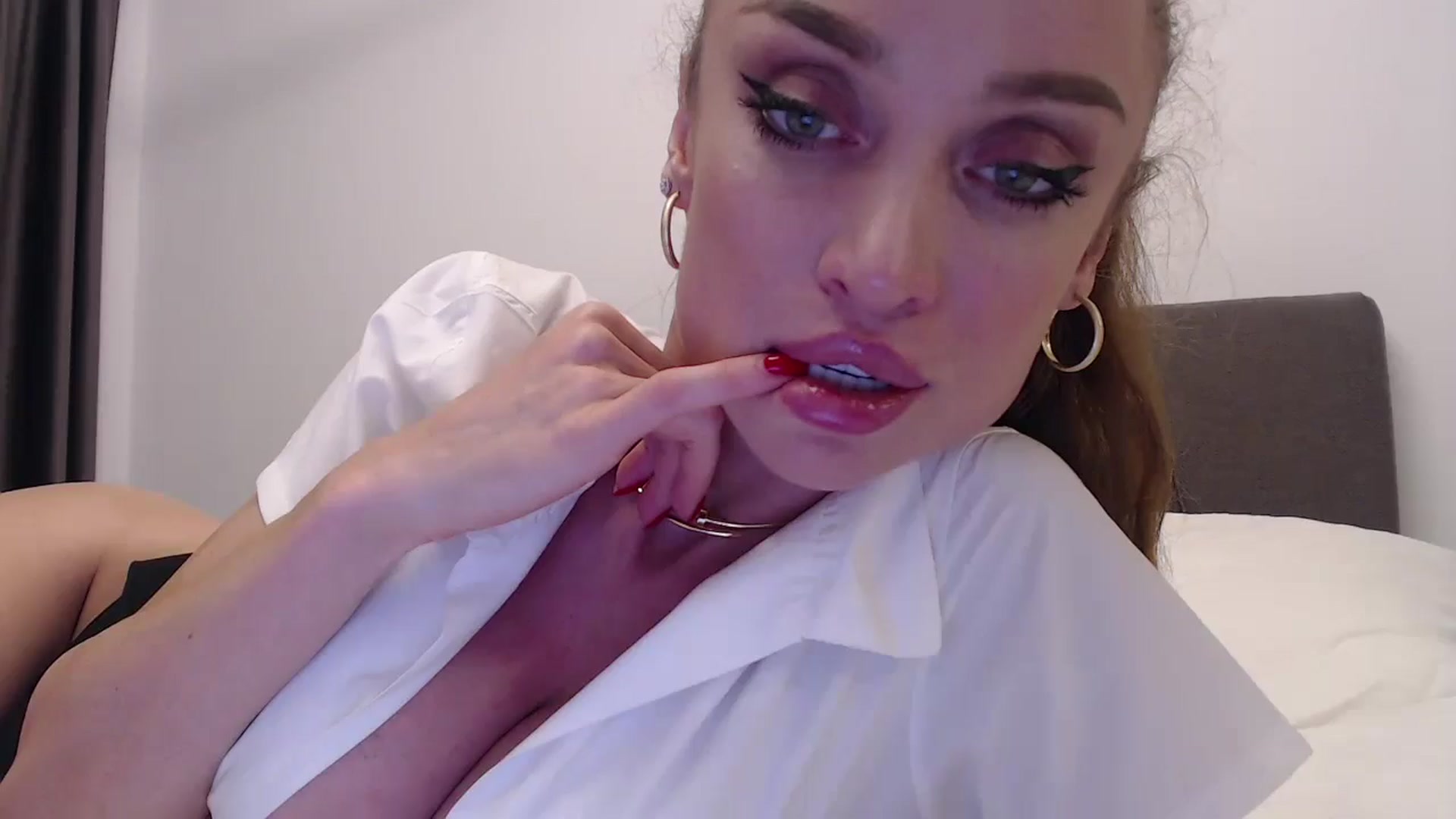 Gallery image thumbnail from Anayys's myfreecams stream on, 09/02/2024, 18:37 image 4 of 20