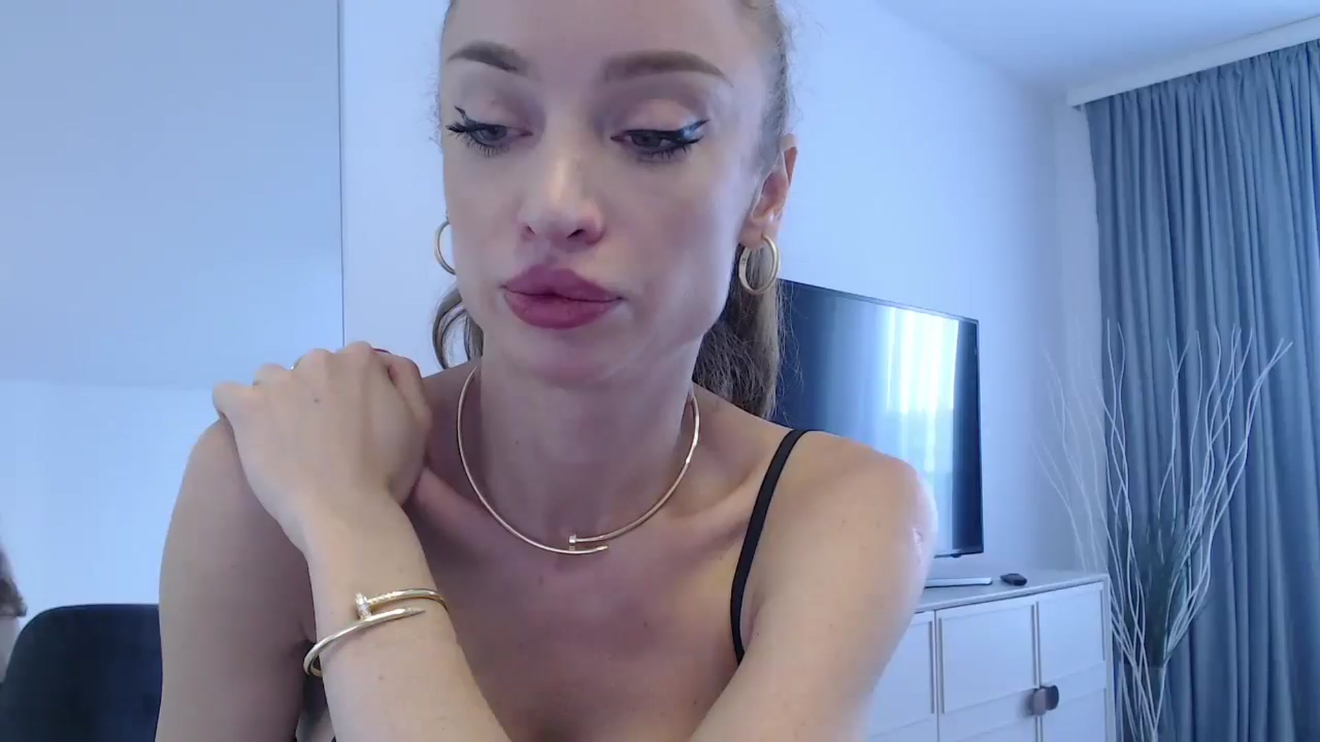 Gallery image thumbnail from Anayys's myfreecams stream on, 09/03/2024, 08:22 image 17 of 20