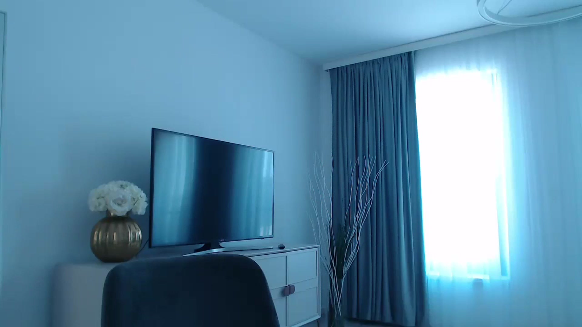 Gallery image thumbnail from Anayys's myfreecams stream on, 09/04/2024, 10:52 image 6 of 20