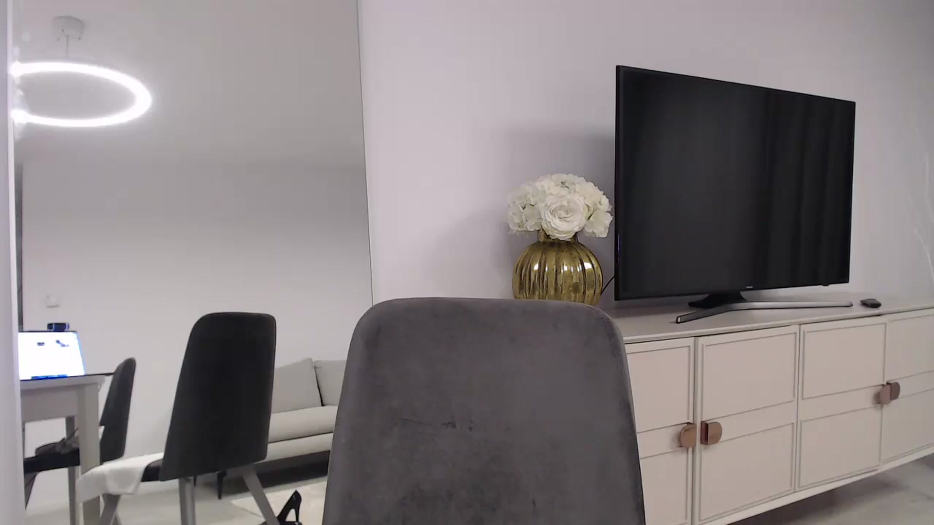 Gallery image thumbnail from Anayys's myfreecams stream on, 09/05/2024, 24:00 image 1 of 20