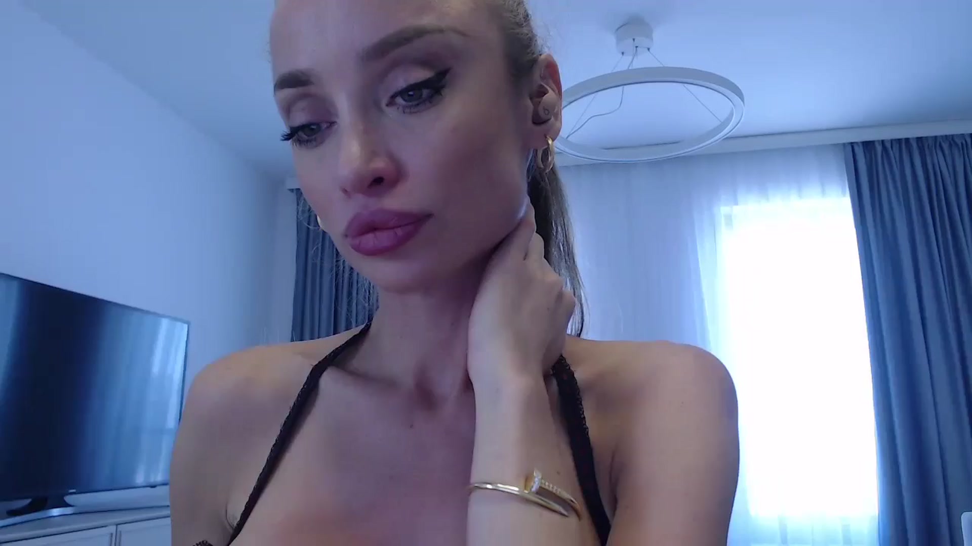 Gallery image thumbnail from Anayys's myfreecams stream on, 09/09/2024, 09:48 image 5 of 20