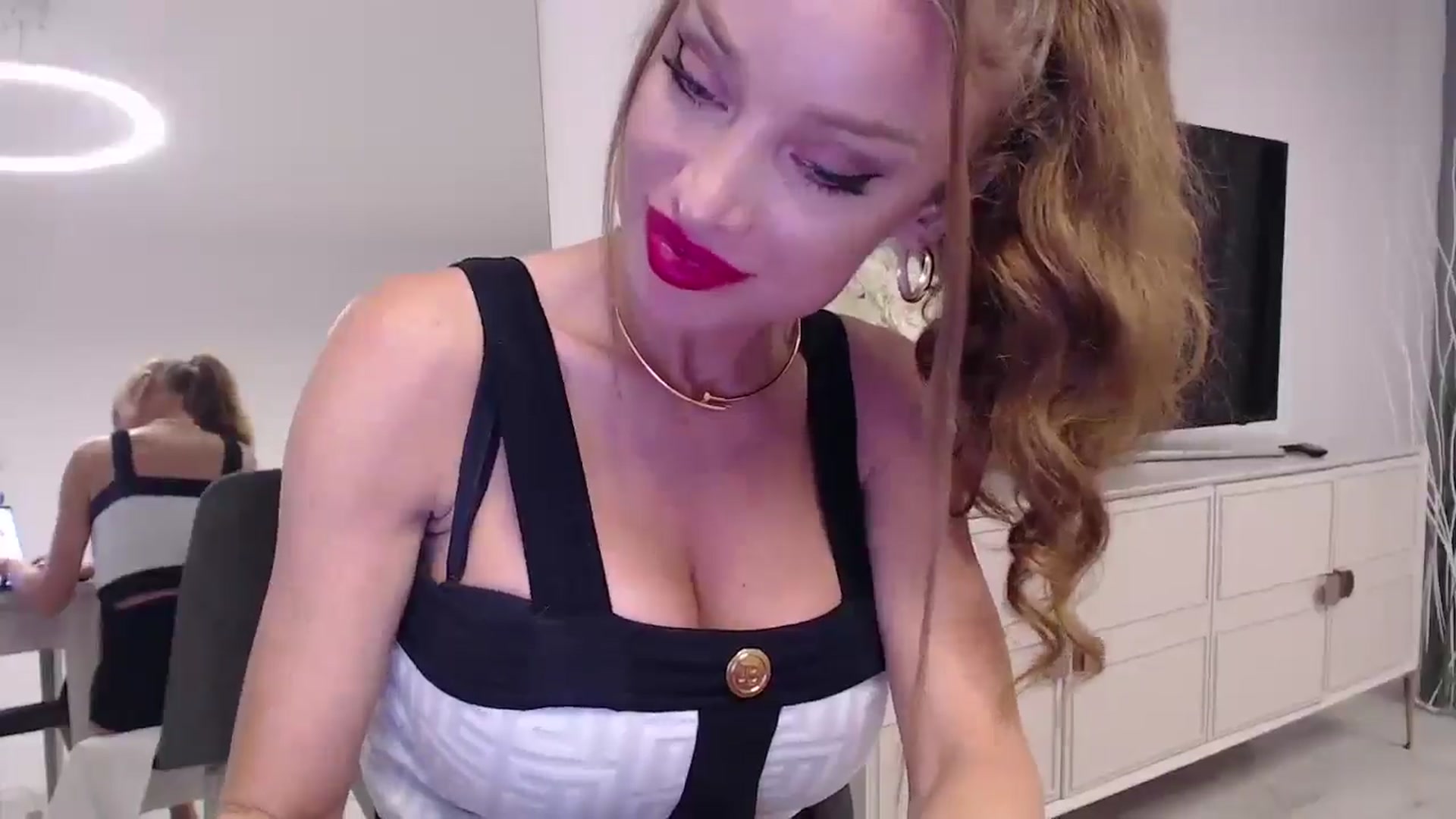 Gallery image thumbnail from Anayys's myfreecams stream on, 09/15/2024, 17:14 image 19 of 20