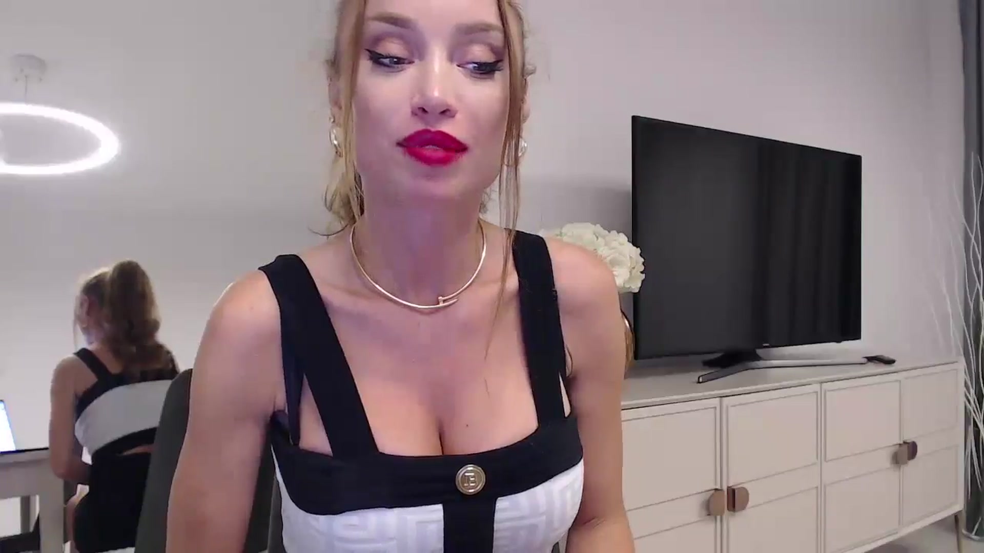 Gallery image thumbnail from Anayys's myfreecams stream on, 09/15/2024, 17:28 image 6 of 20