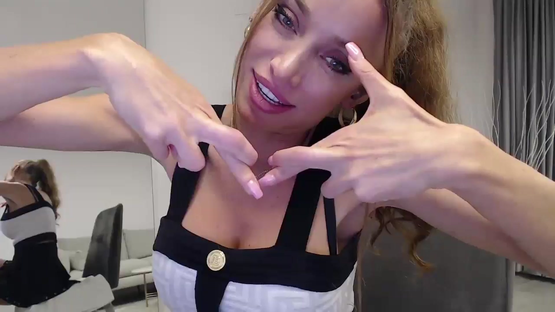 Gallery image thumbnail from Anayys's myfreecams stream on, 09/16/2024, 24:27 image 5 of 20
