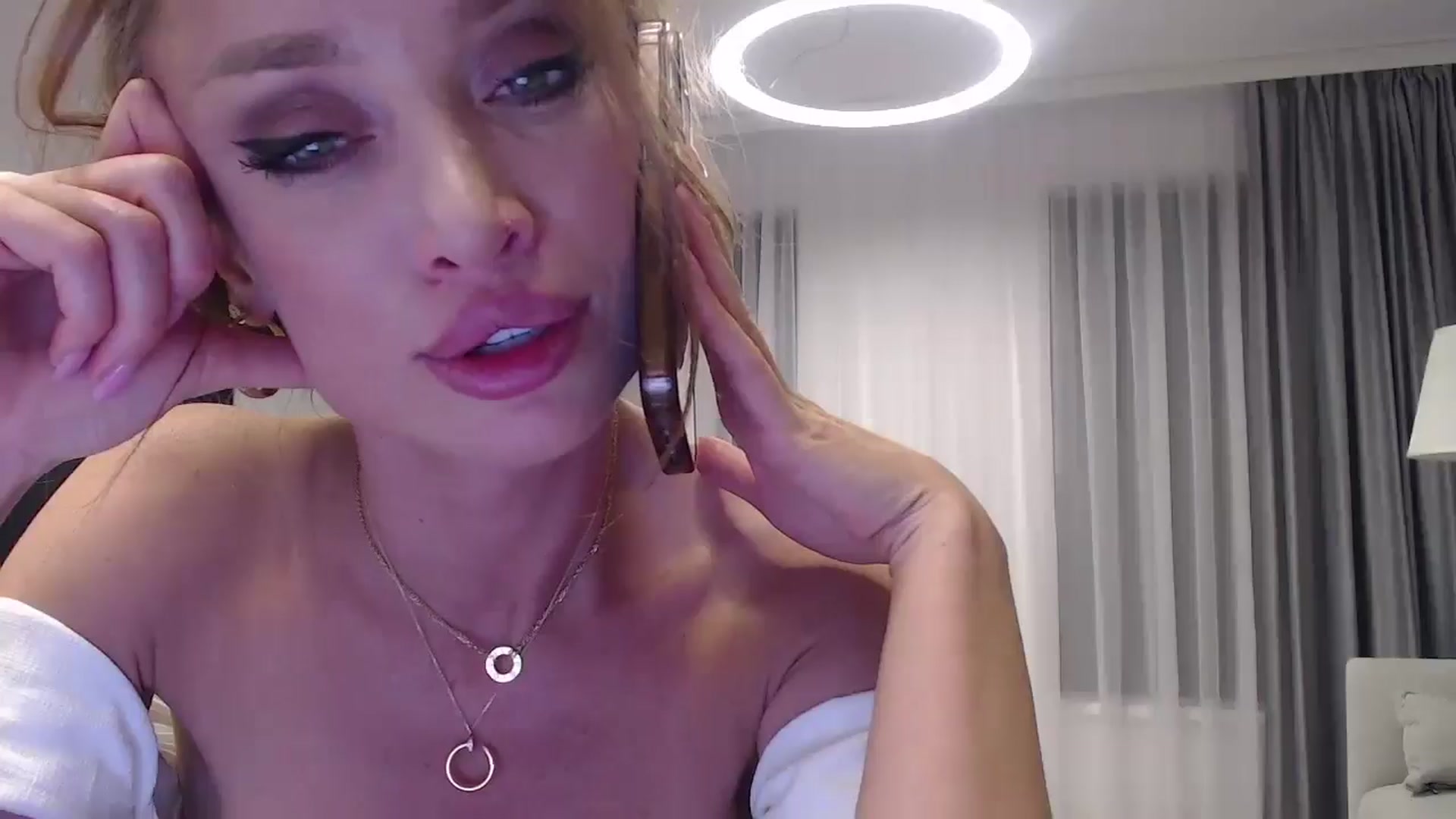 Gallery image thumbnail from Anayys's myfreecams stream on, 09/16/2024, 19:08 image 3 of 20