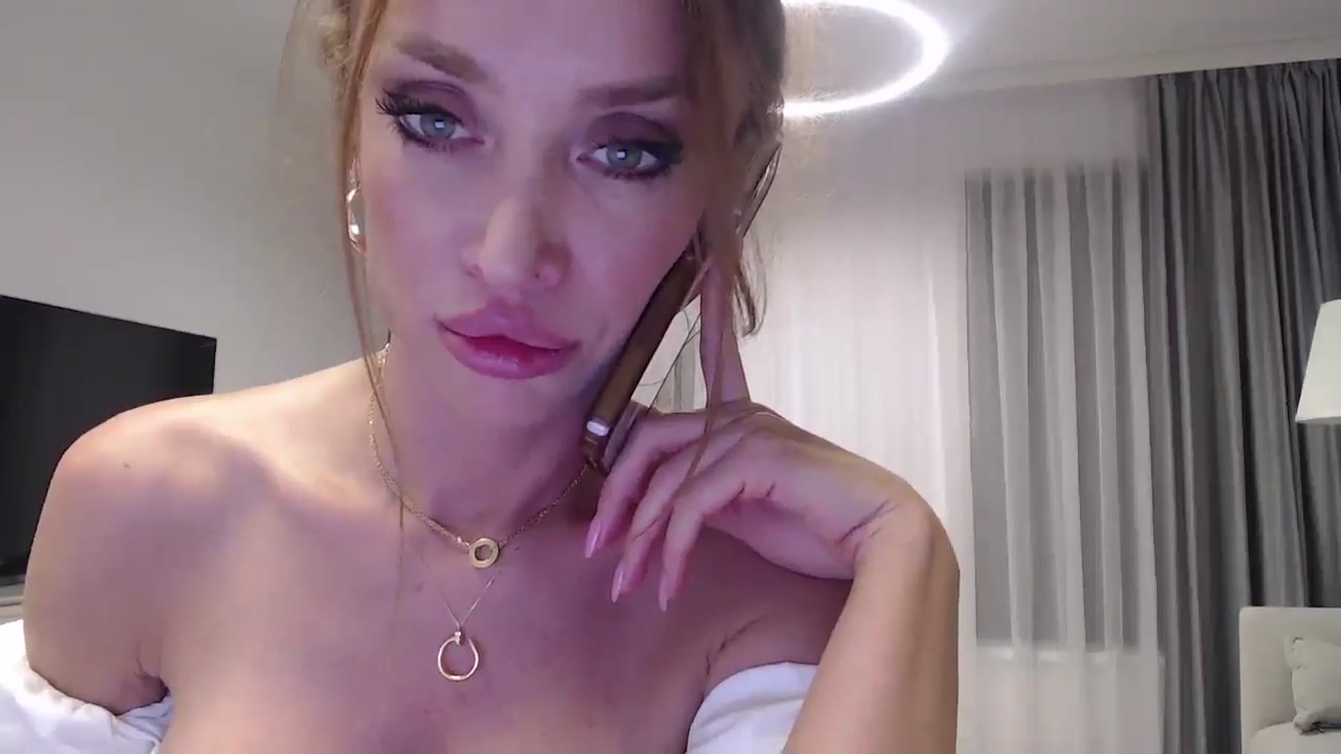 Gallery image thumbnail from Anayys's myfreecams stream on, 09/16/2024, 19:08 image 2 of 20