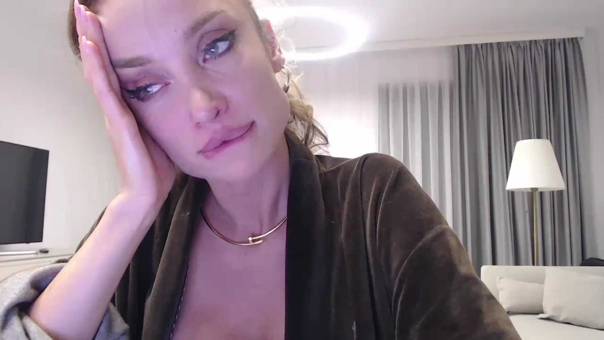 Gallery image thumbnail from Anayys's myfreecams stream on, 09/17/2024, 17:47 image 13 of 20