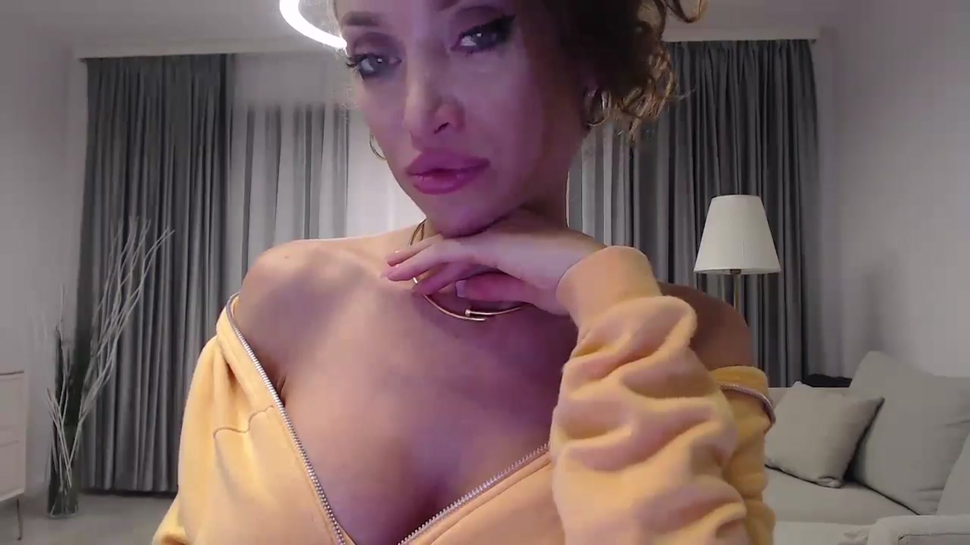 Gallery image thumbnail from Anayys's myfreecams stream on, 09/19/2024, 17:12 image 6 of 20