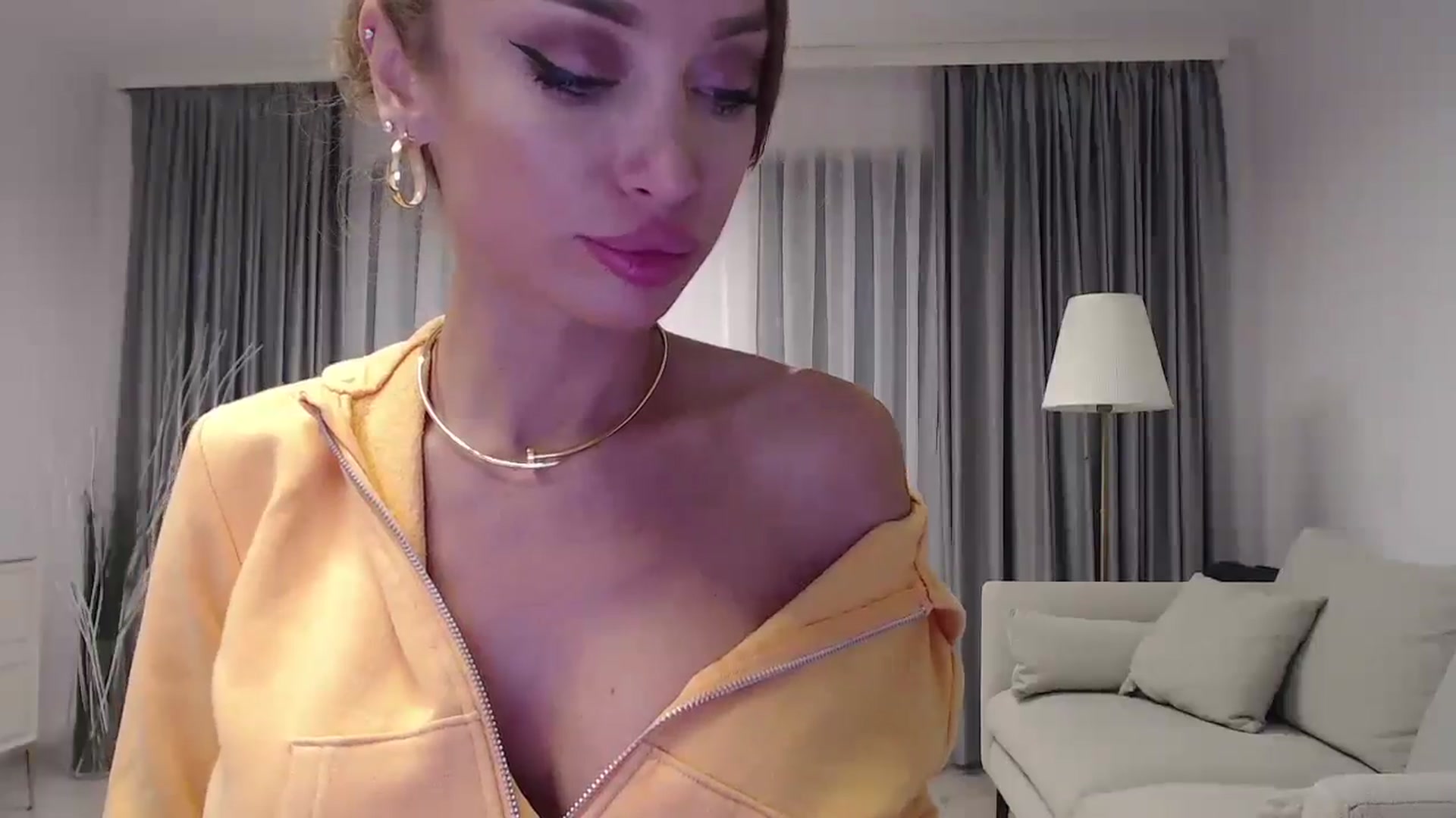 Gallery image thumbnail from Anayys's myfreecams stream on, 09/19/2024, 17:12 image 2 of 20