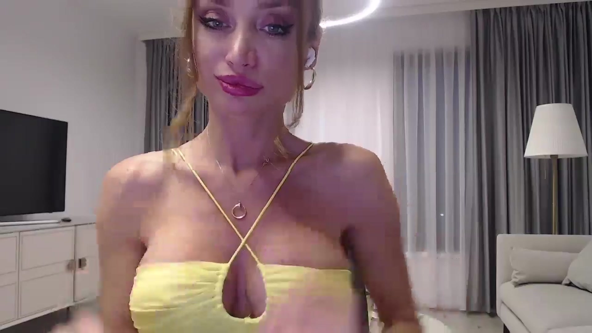 Gallery image thumbnail from Anayys's myfreecams stream on, 09/20/2024, 17:08 image 9 of 20