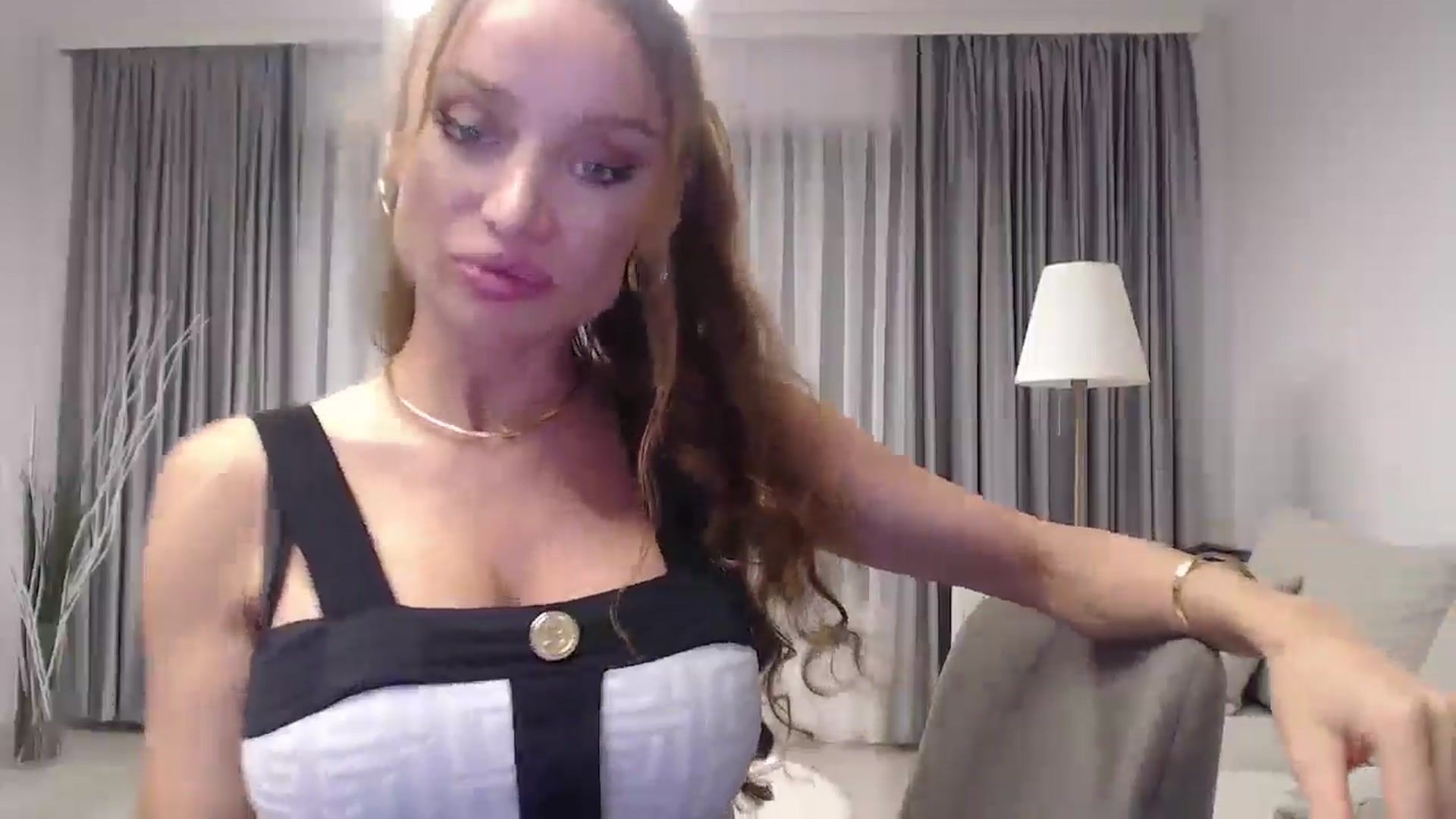 Gallery image thumbnail from Anayys's myfreecams stream on, 09/21/2024, 17:22 image 10 of 20