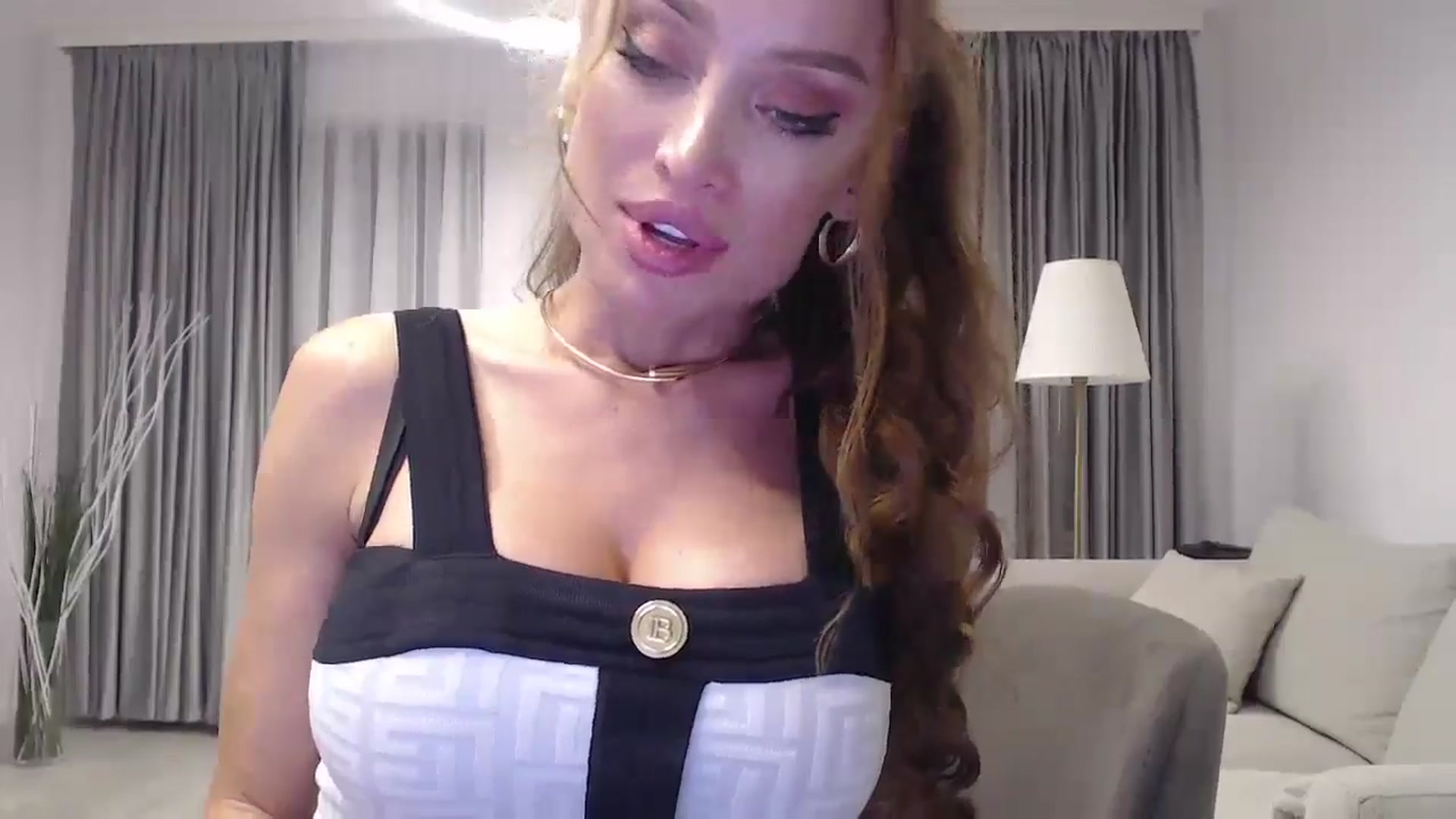Gallery image thumbnail from Anayys's myfreecams stream on, 09/21/2024, 17:22 image 9 of 20