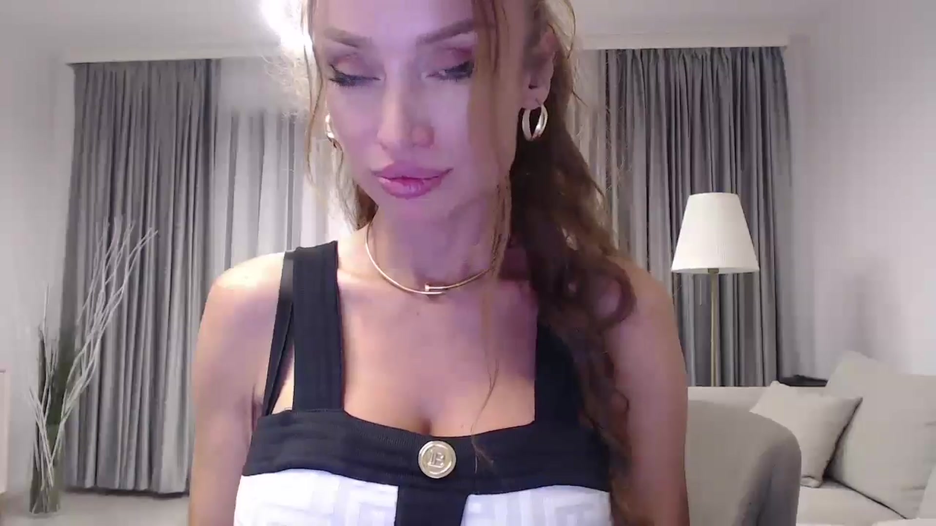 Gallery image thumbnail from Anayys's myfreecams stream on, 09/21/2024, 17:22 image 18 of 20