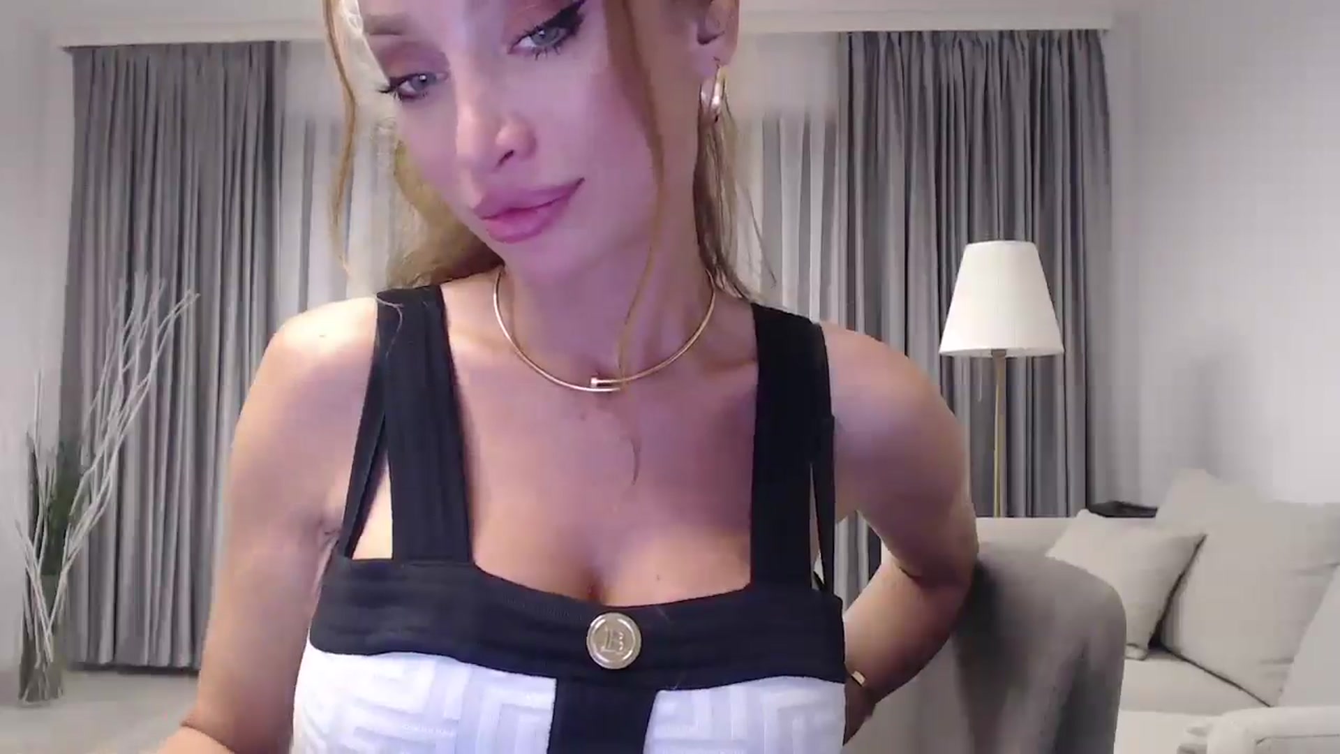 Gallery image thumbnail from Anayys's myfreecams stream on, 09/21/2024, 17:22 image 13 of 20