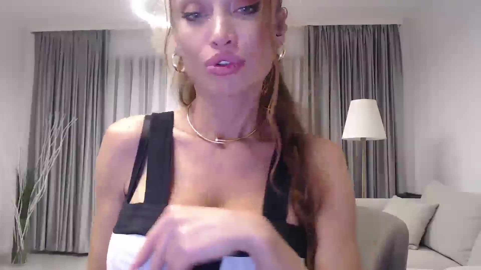 Gallery image thumbnail from Anayys's myfreecams stream on, 09/21/2024, 17:22 image 16 of 20