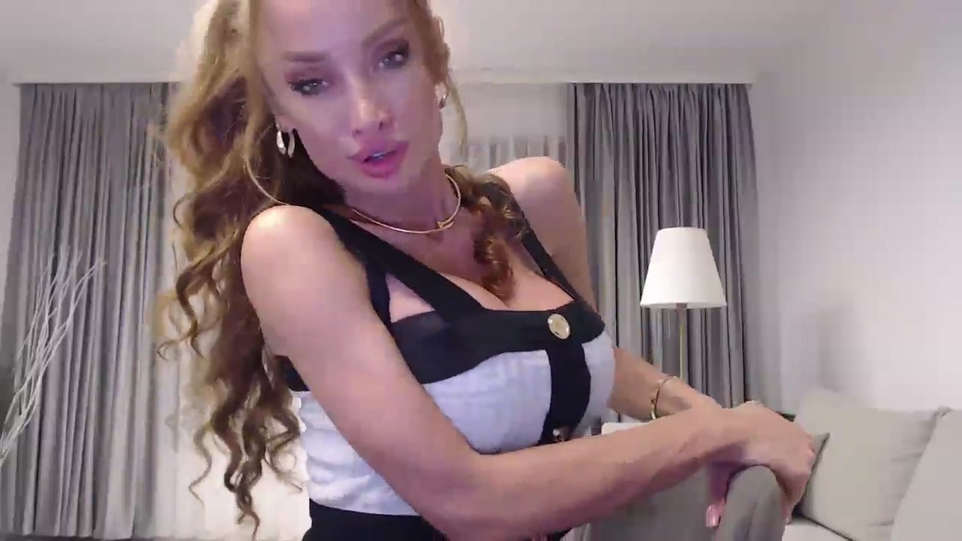 Gallery image thumbnail from Anayys's myfreecams stream on, 09/21/2024, 17:22 image 4 of 20