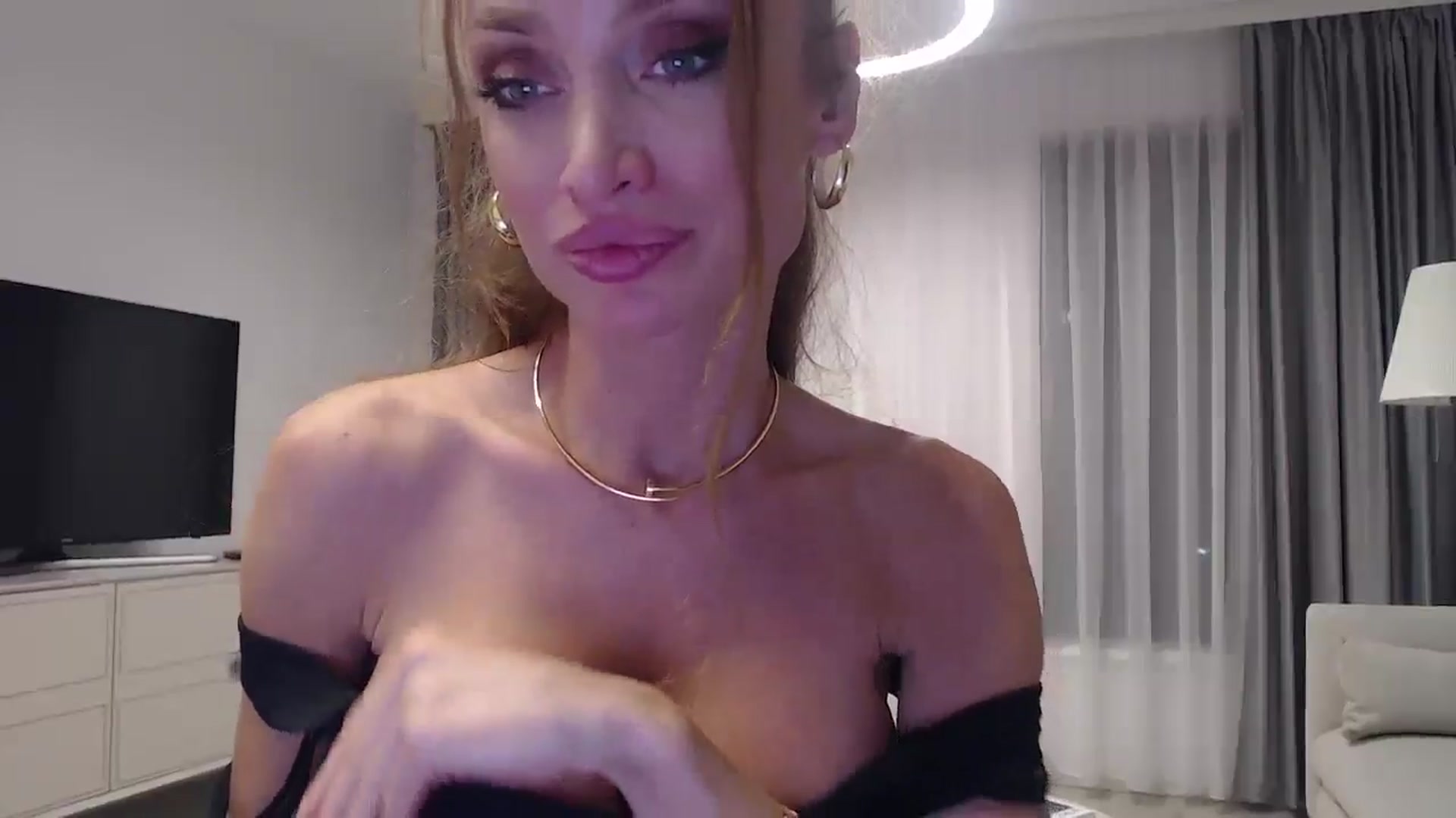 Gallery image thumbnail from Anayys's myfreecams stream on, 09/21/2024, 20:46 image 12 of 20