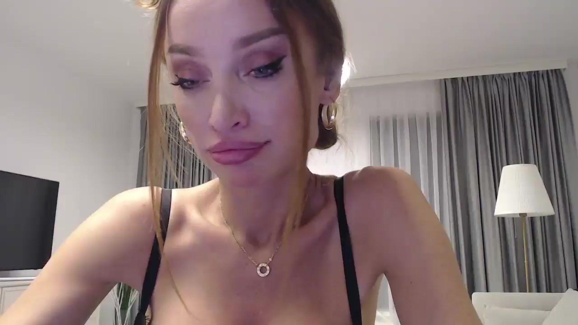 Gallery image thumbnail from Anayys's myfreecams stream on, 09/22/2024, 18:28 image 3 of 20