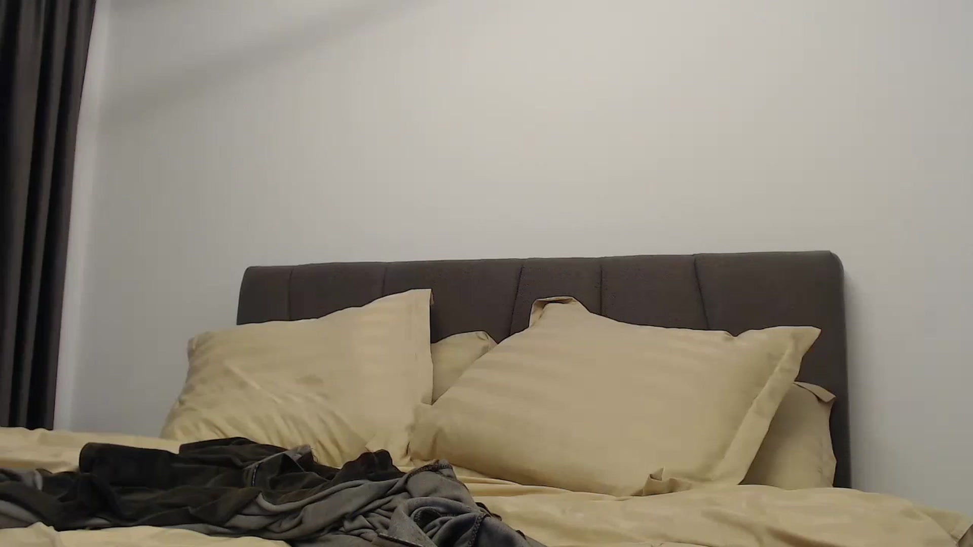 Gallery image thumbnail from Anayys's myfreecams stream on, 09/22/2024, 23:31 image 4 of 20