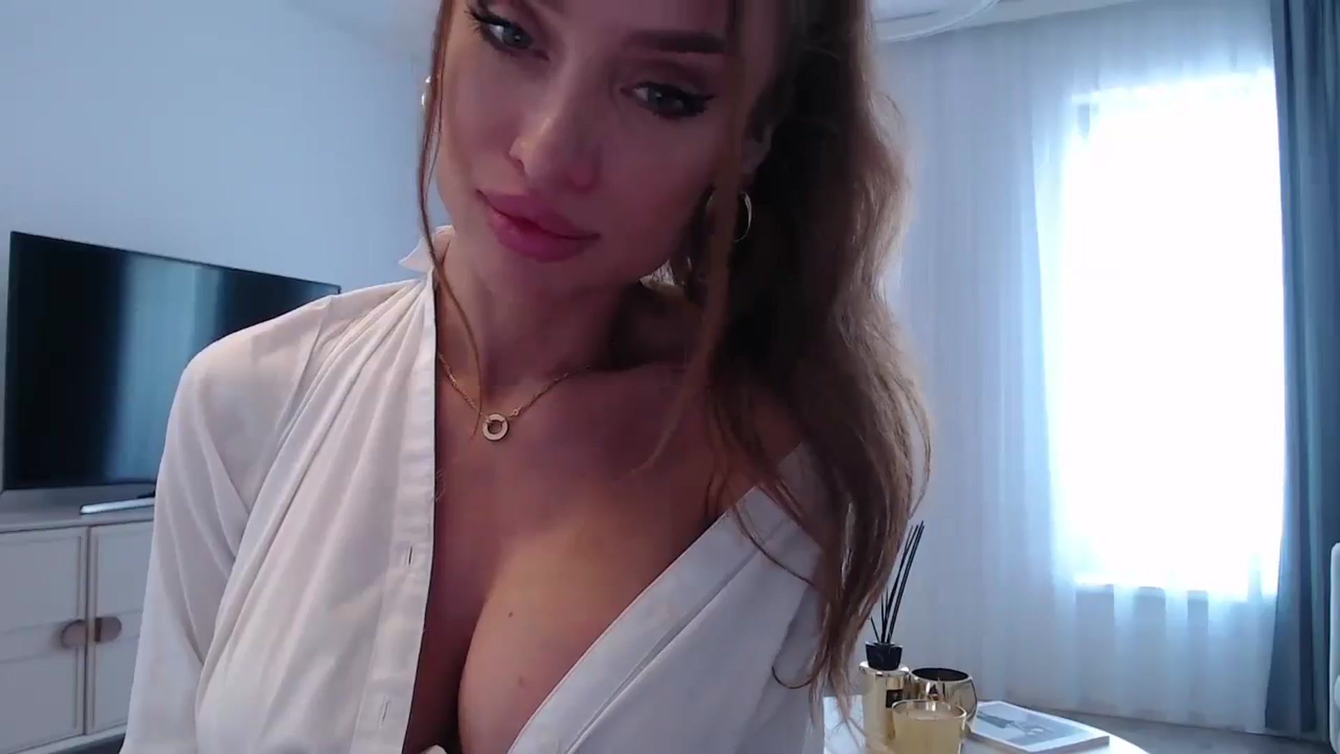 Gallery image thumbnail from Anayys's myfreecams stream on, 09/25/2024, 10:47 image 15 of 20