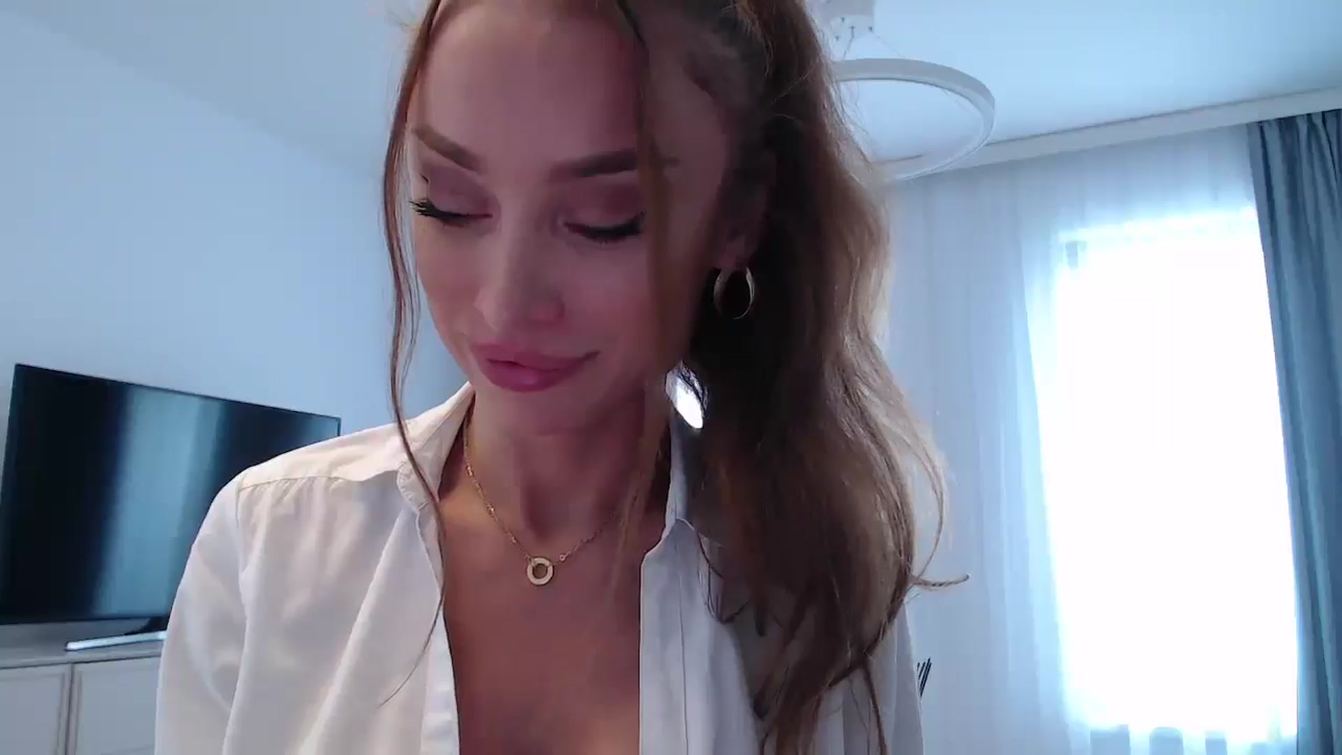 Gallery image thumbnail from Anayys's myfreecams stream on, 09/25/2024, 10:47 image 11 of 20